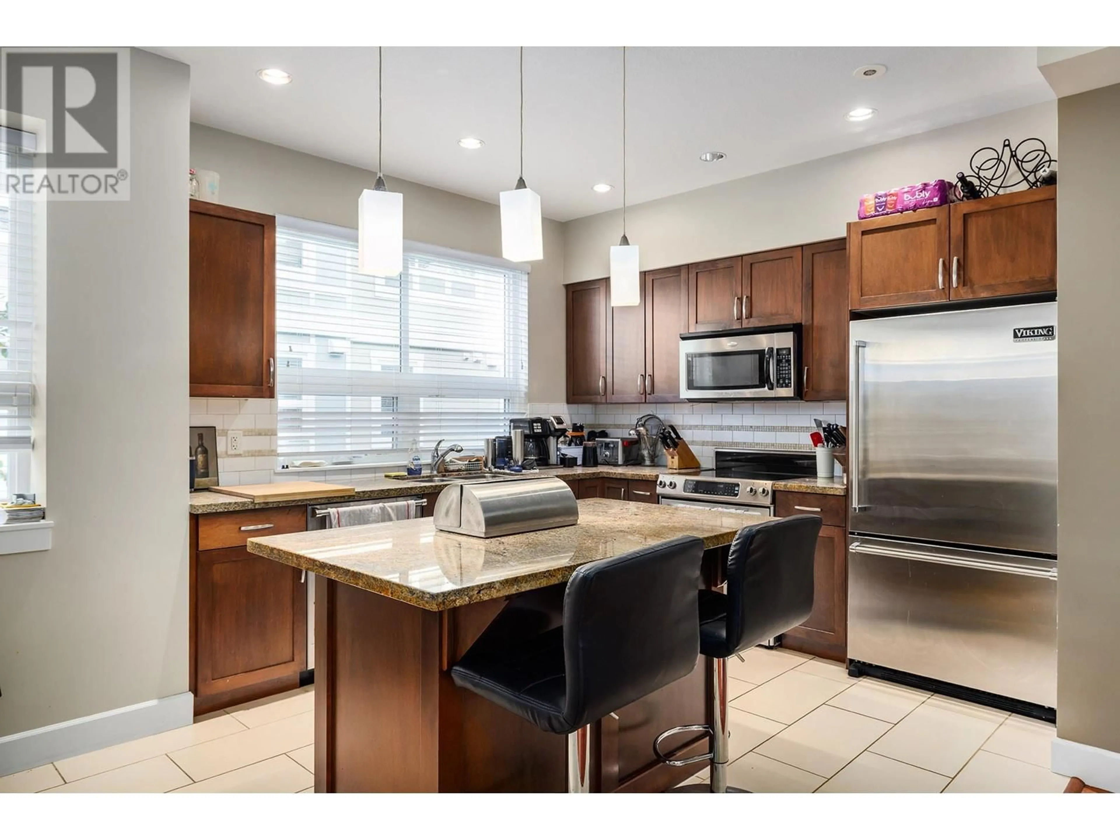 Open concept kitchen for 3416 Scott Road Unit# 23, Kelowna British Columbia V1Y3H3