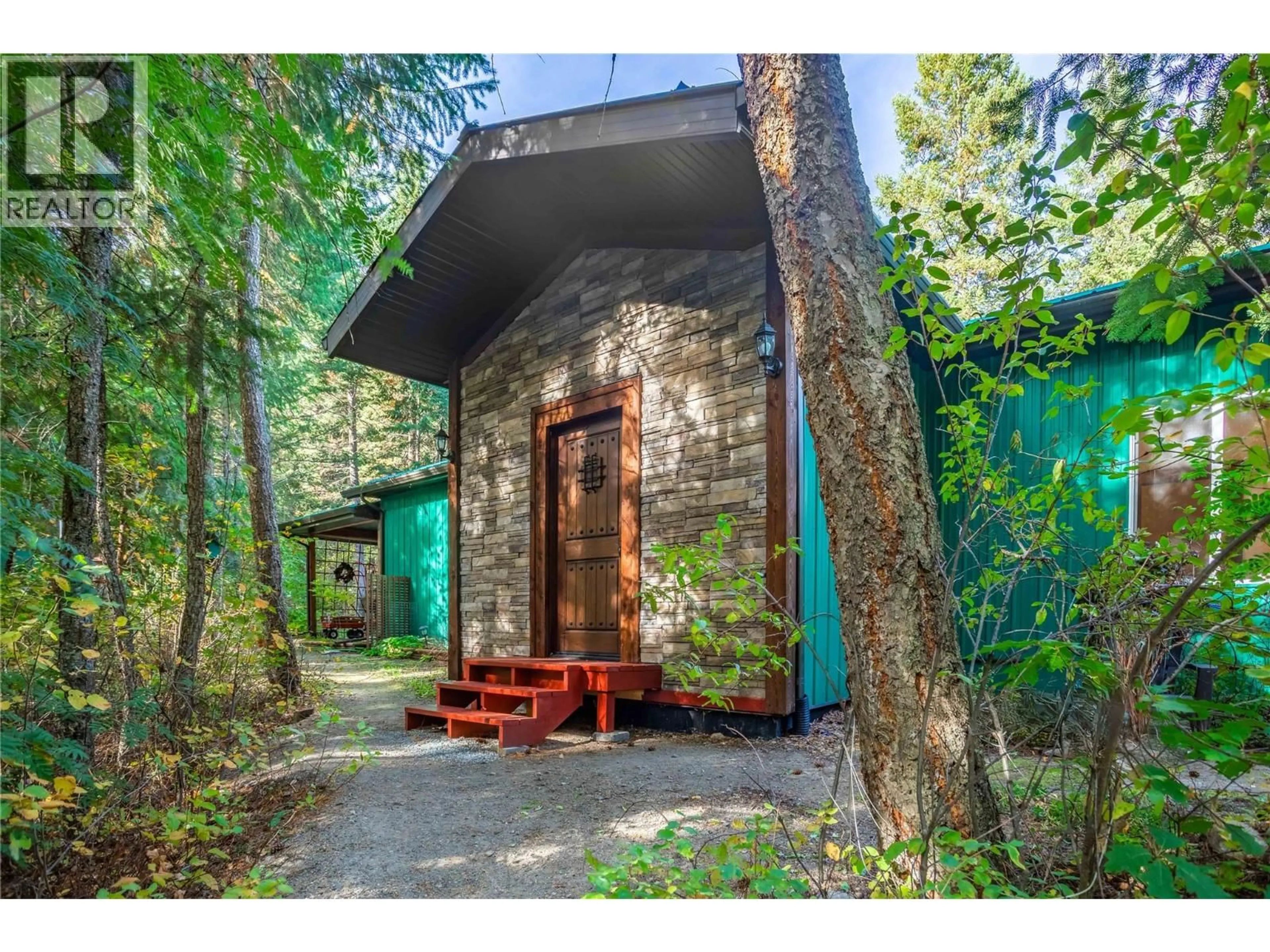 Indoor entryway for 60 PRINGLE ROAD, Carmi British Columbia V0H1A0