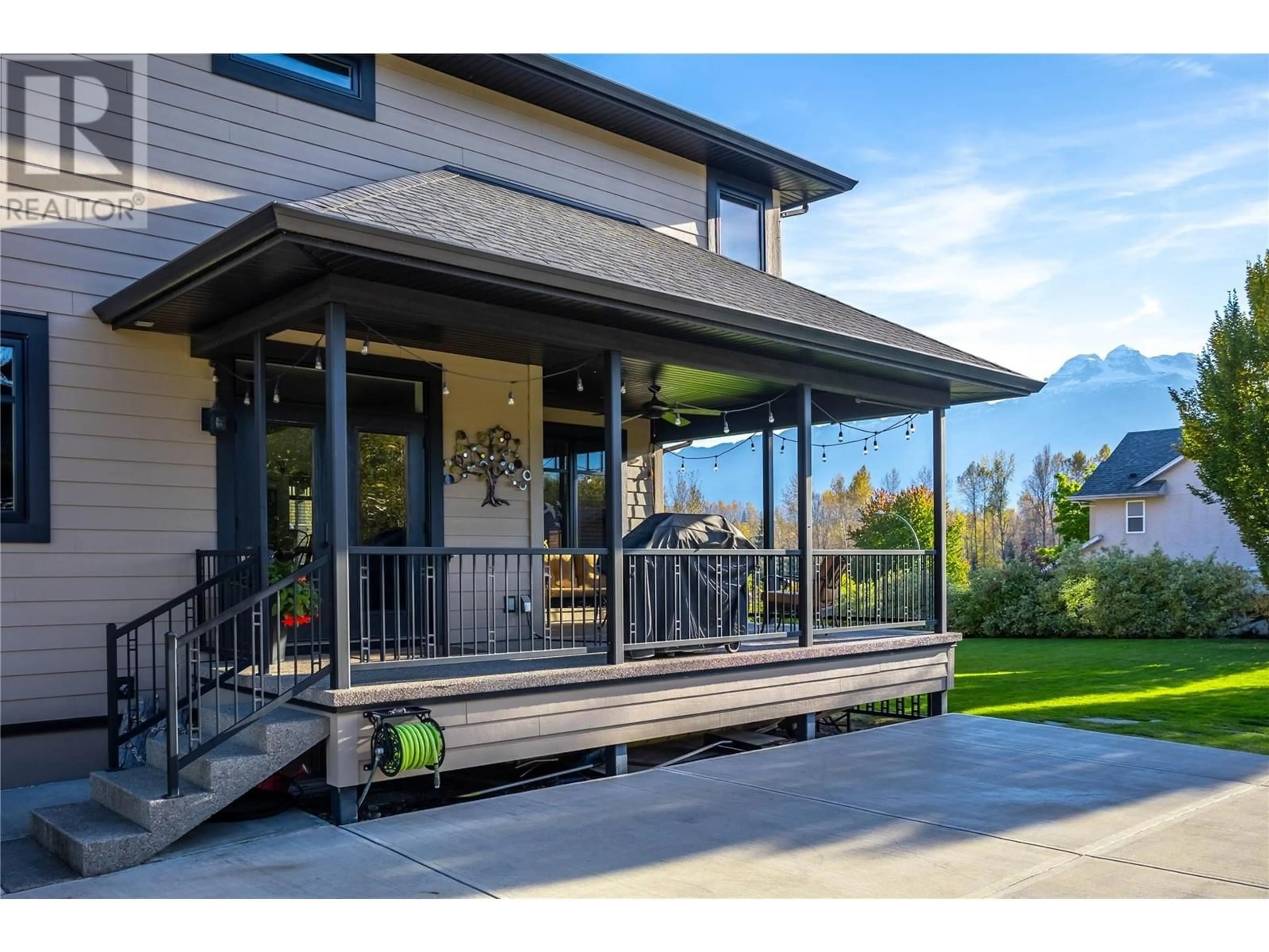 Patio, mountain view for 905 Edward Street, Revelstoke British Columbia V0E2S0