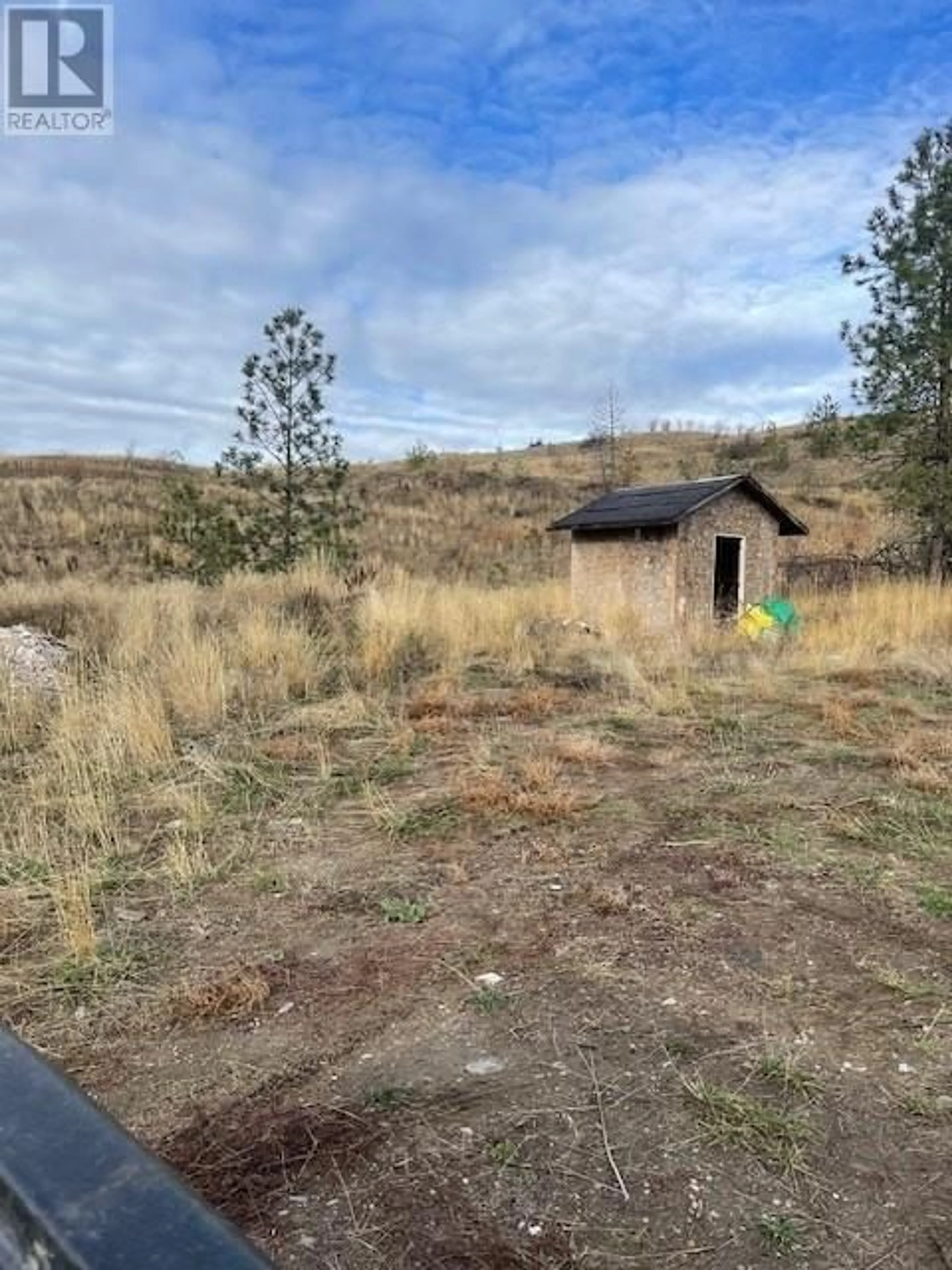 Open concept kitchen, wood/laminate floor for 2670 GLENMORE ROAD NORTH, Kelowna British Columbia V1V2B6
