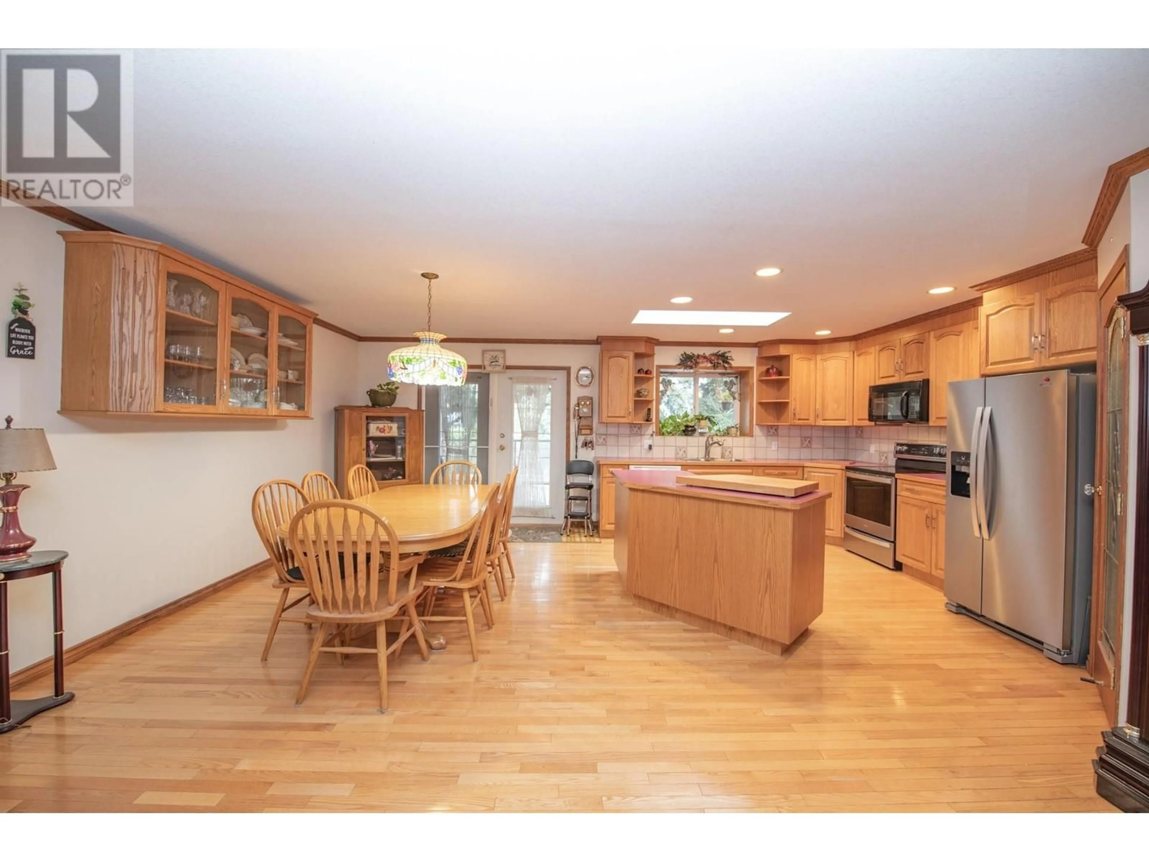 Open concept kitchen, wood/laminate floor for 7706 GILES DRIVE, Coldstream British Columbia V1B1G5
