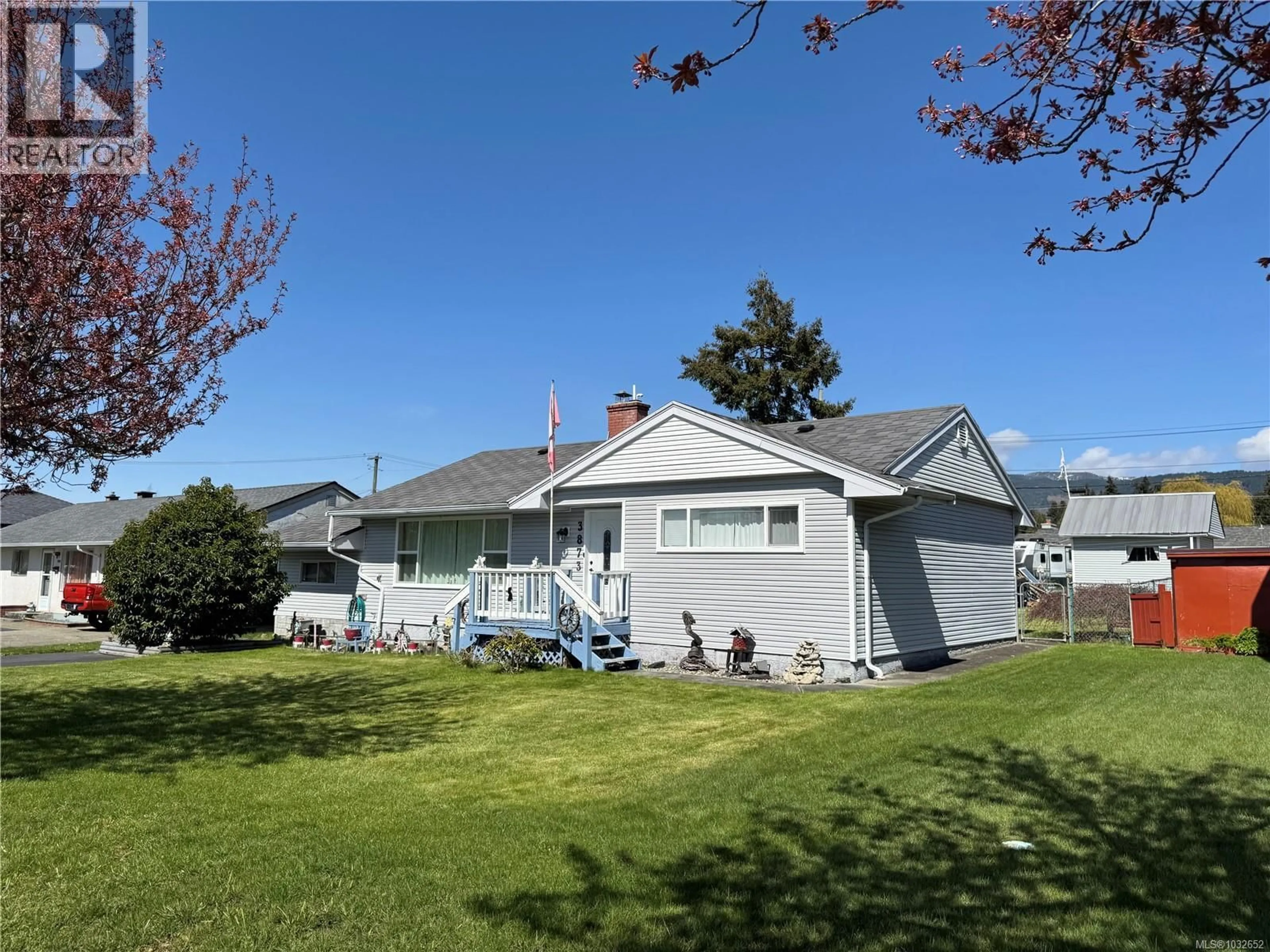 A pic from outside/outdoor area/front of a property/back of a property/a pic from drone, street for 3873 MORGAN CRESCENT SOUTH, Port Alberni British Columbia V9Y6B7