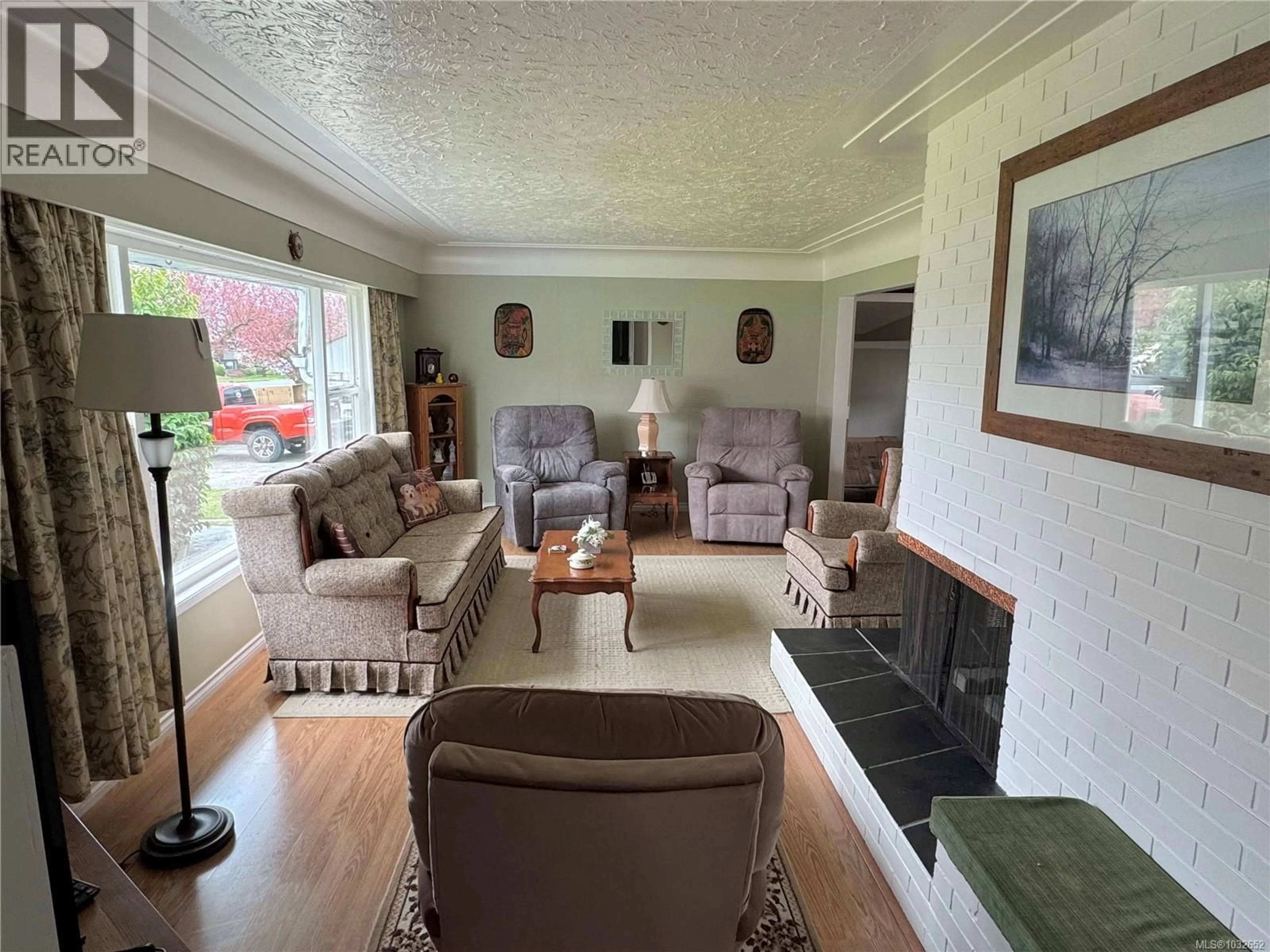 Living room with furniture, unknown for 3873 MORGAN CRESCENT SOUTH, Port Alberni British Columbia V9Y6B7