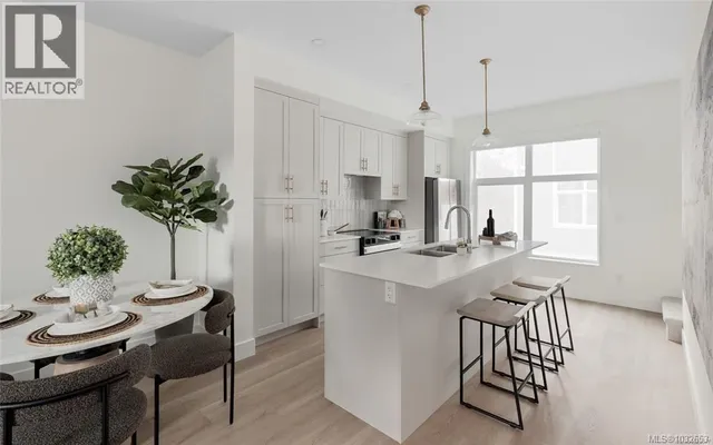 11 - 2536 SHELBOURNE STREET, Victoria 2