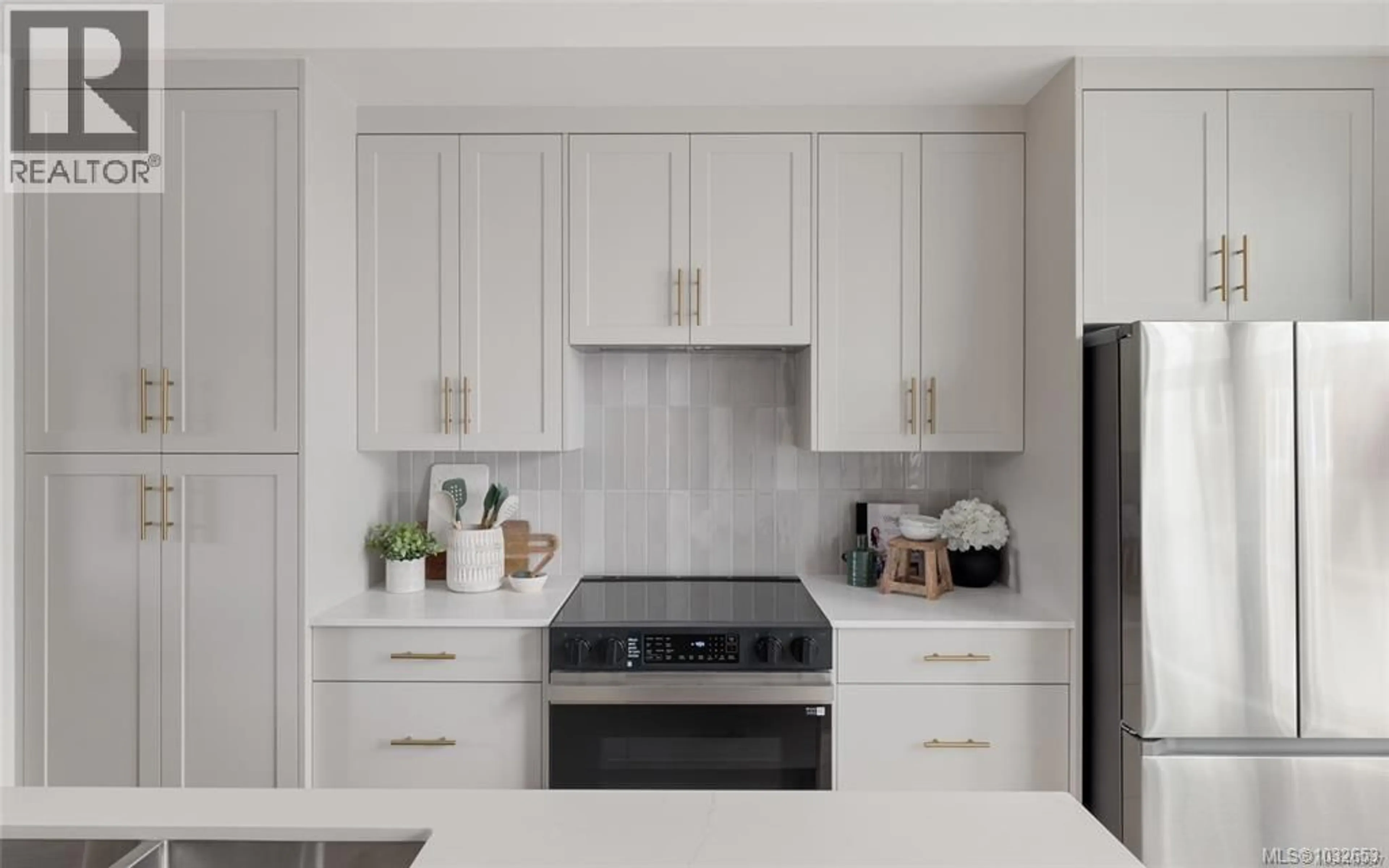 Contemporary kitchen, ceramic/tile floor for 11 - 2536 SHELBOURNE STREET, Victoria British Columbia V8R4L5