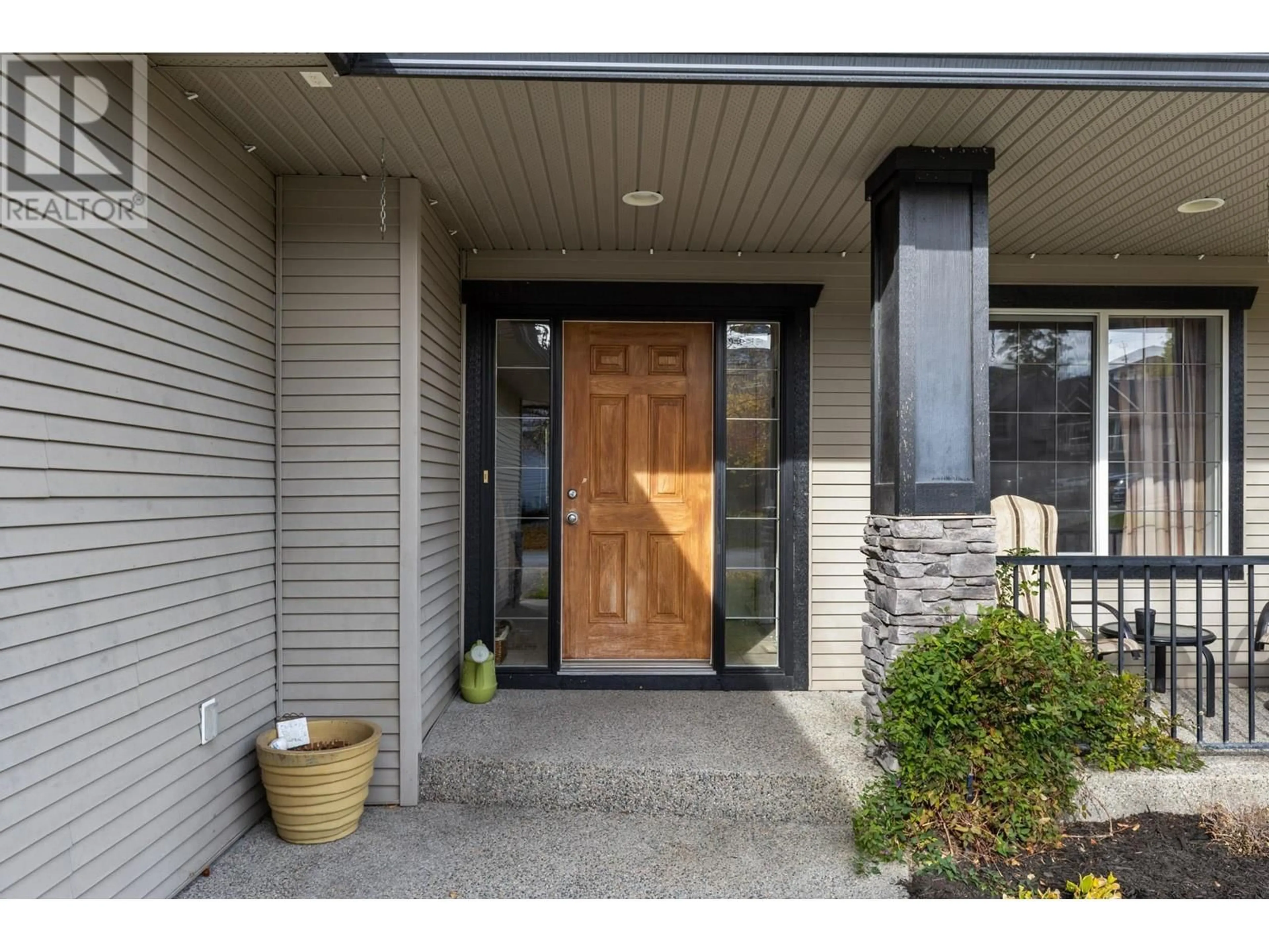 Indoor entryway, wood floors for 880 Arbor View Drive, Kelowna British Columbia V1W5B5