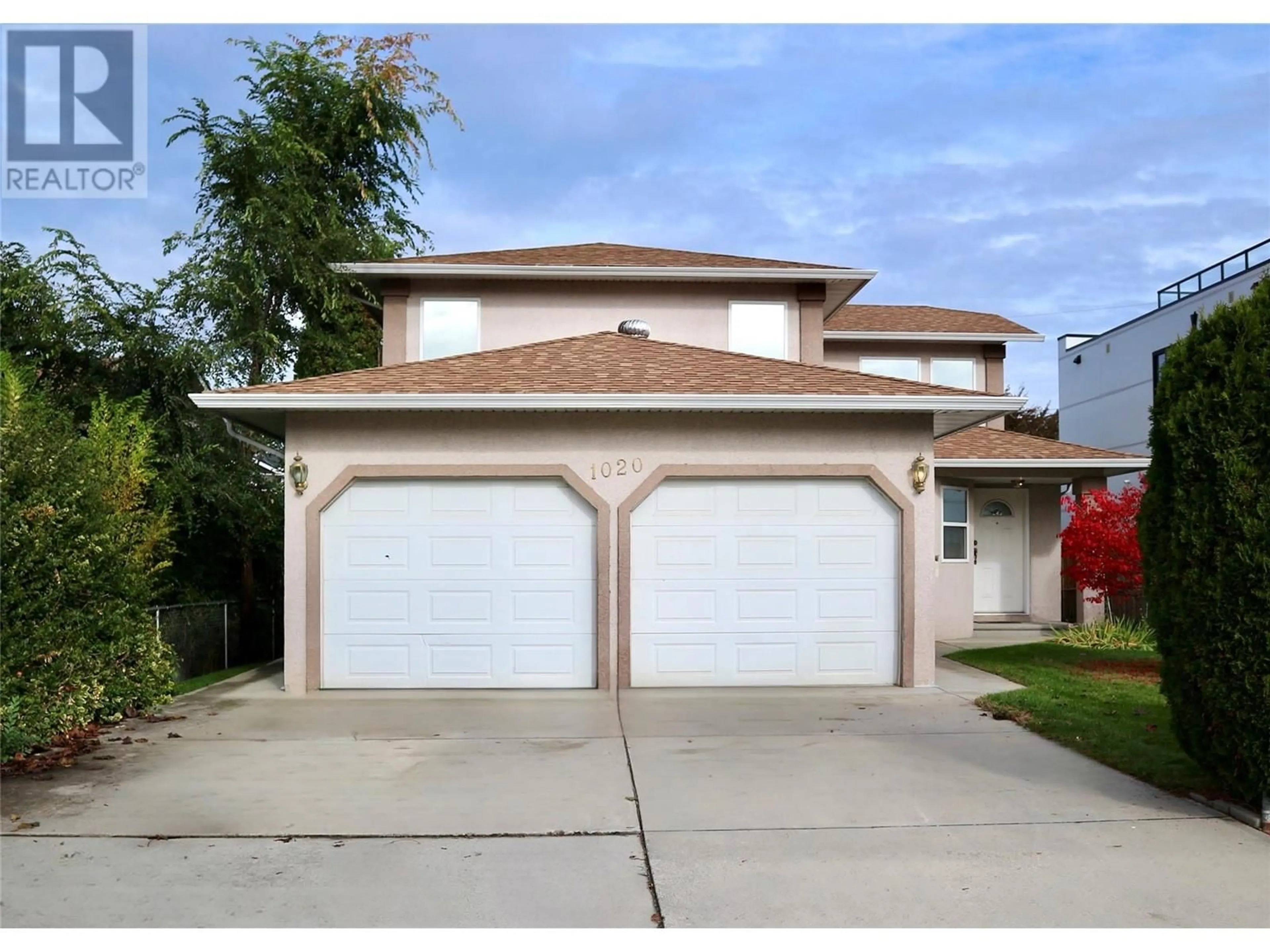 Frontside or backside of a home, the street view for 1020 Martin Avenue, Kelowna British Columbia V1Y6V5