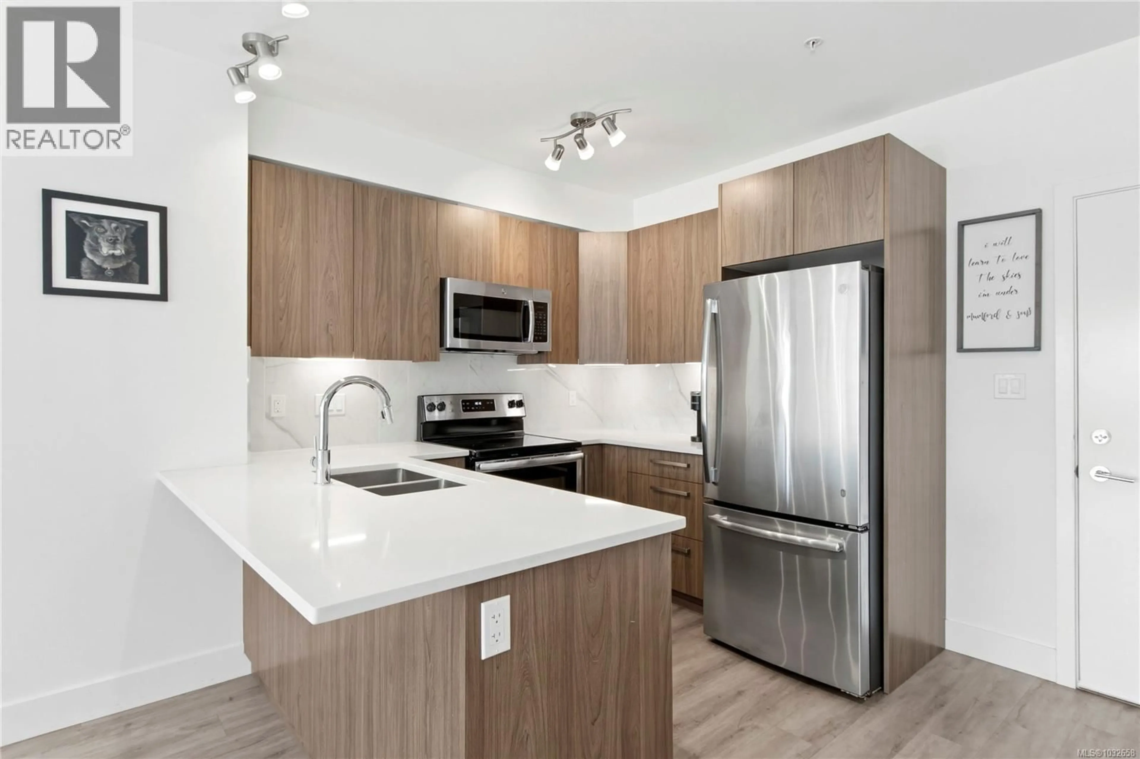 Standard kitchen, unknown for 305 - 3070 KILPATRICK AVENUE, Courtenay British Columbia V9N0G7