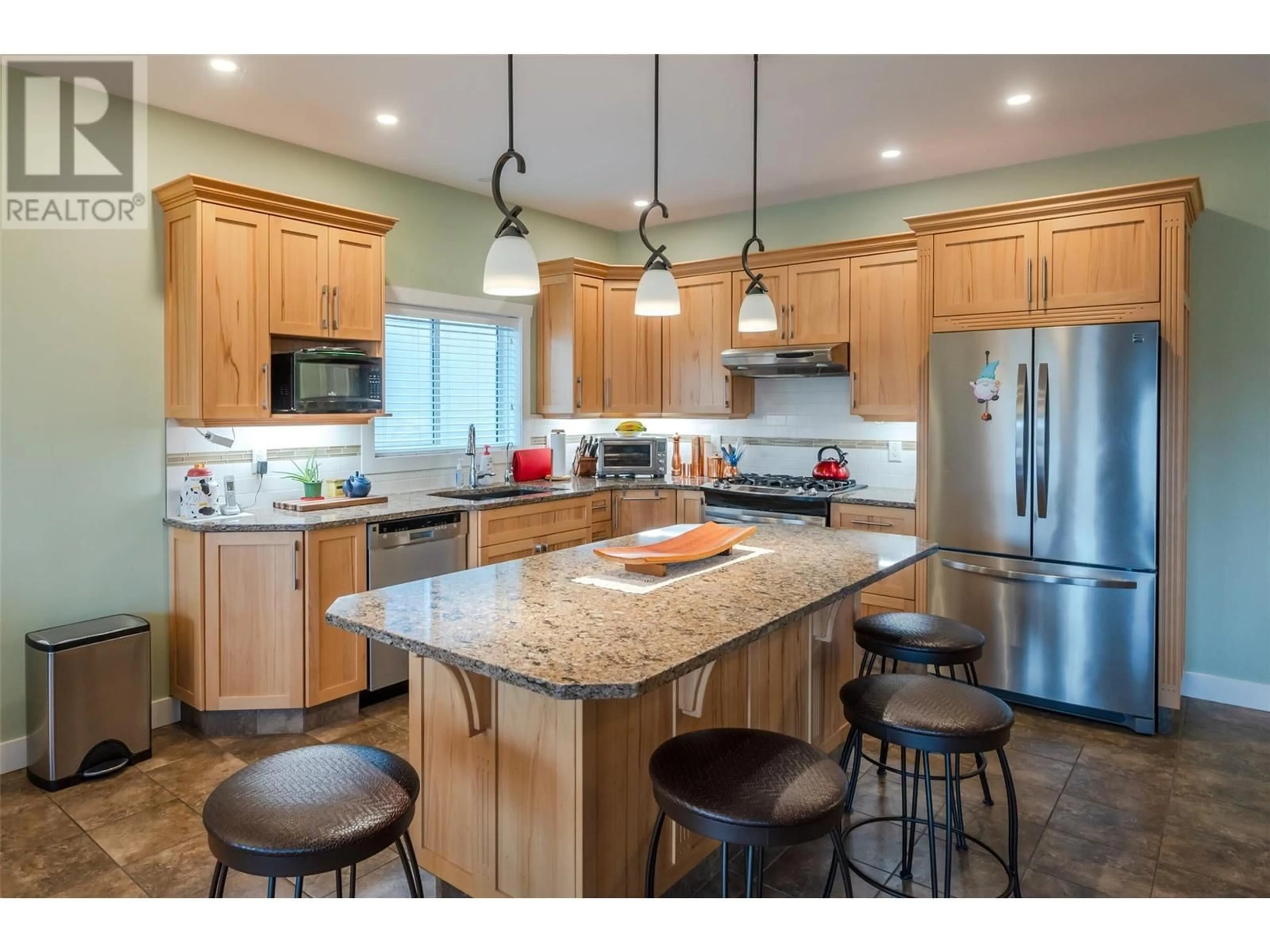 Open concept kitchen for 334 Chardonnay Avenue, Oliver British Columbia V0H1T0