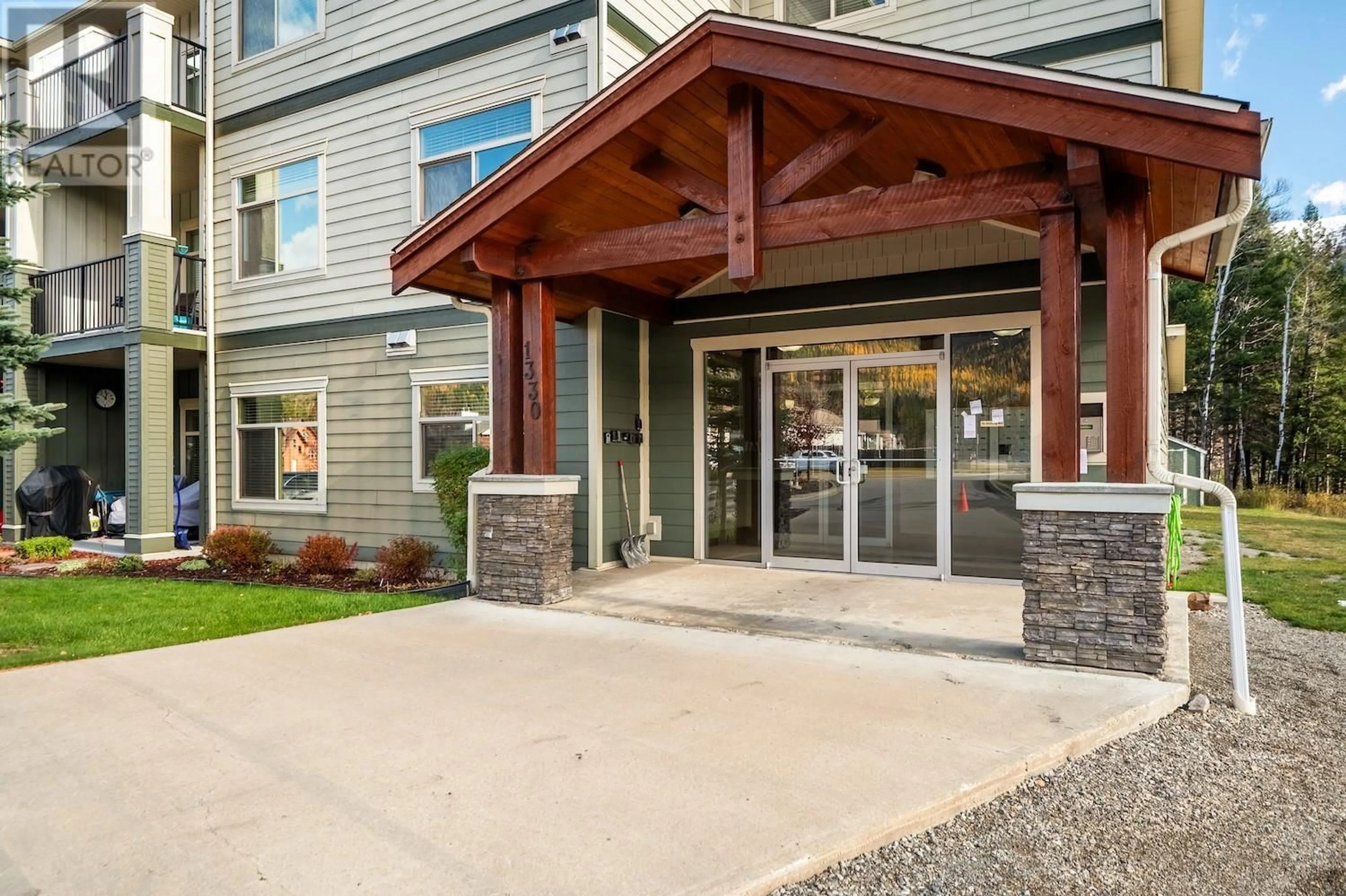 Indoor entryway for 1330 WHITEWOOD Crescent Unit# 309, Sparwood British Columbia V0B2G2