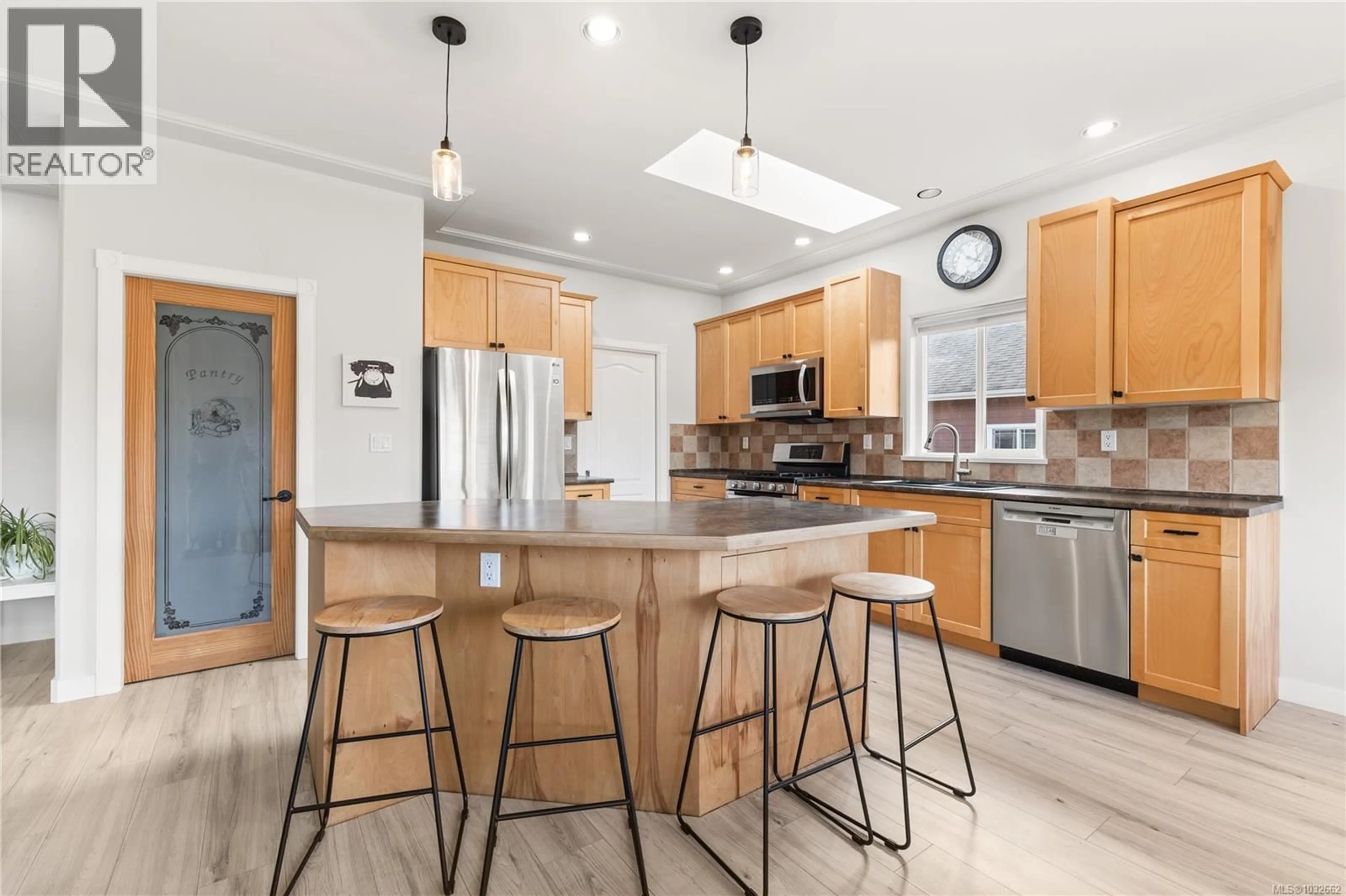 Open concept kitchen, unknown for 2180 FOREST GROVE DRIVE, Campbell River British Columbia V9W6H9