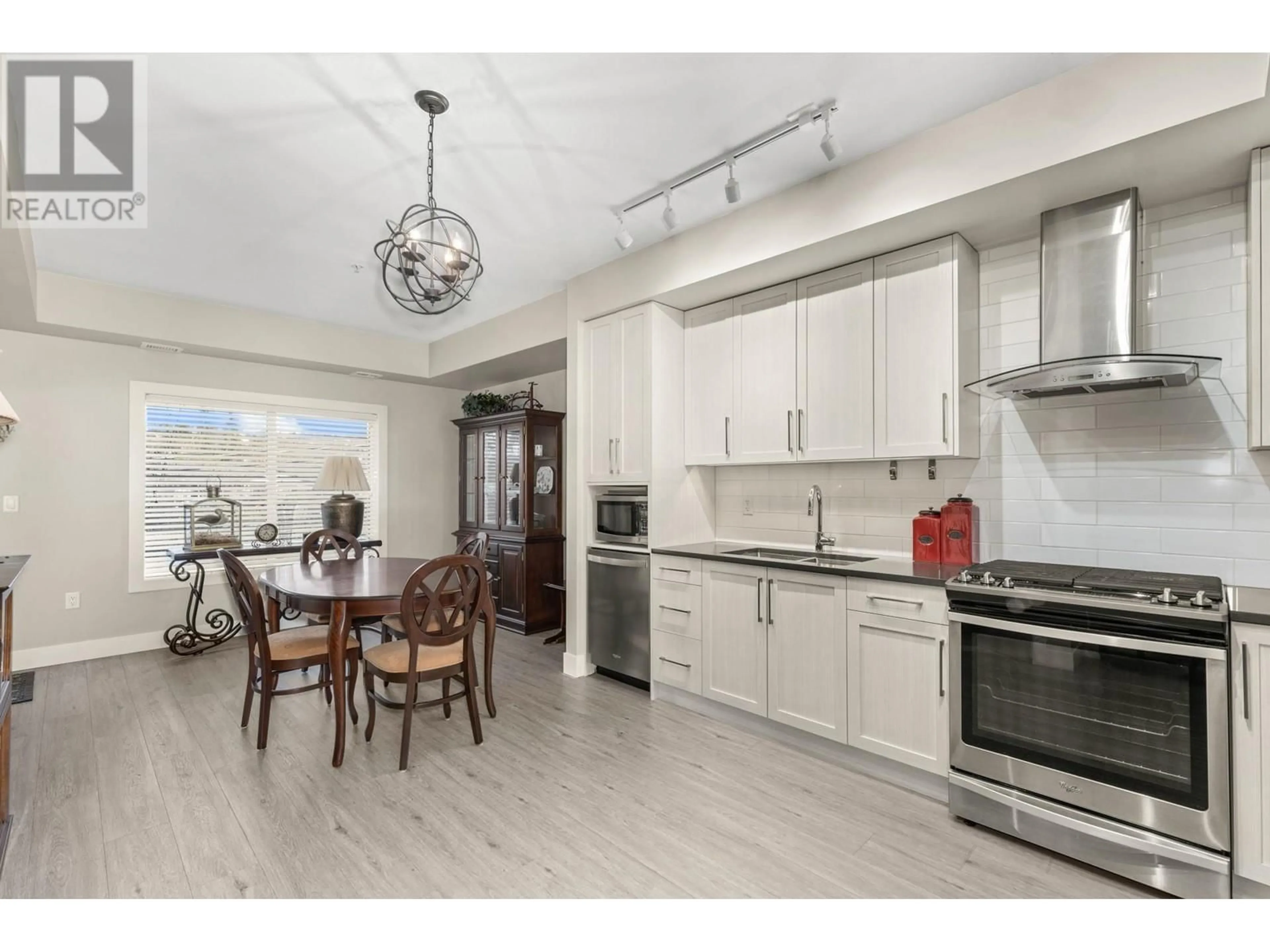 Open concept kitchen for 4380 Lakeshore Road Unit# 219, Kelowna British Columbia V1W5N3