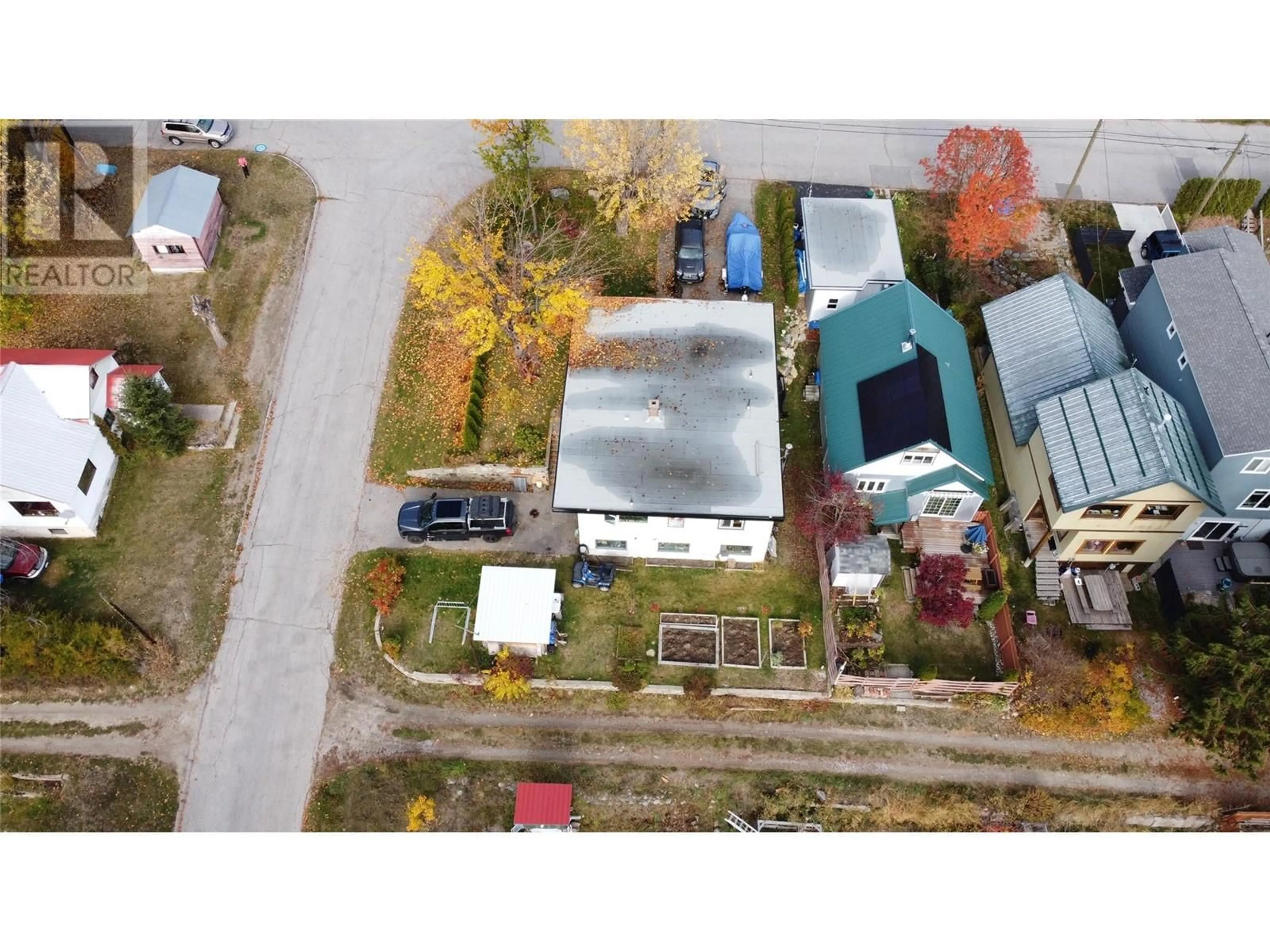 A pic from outside/outdoor area/front of a property/back of a property/a pic from drone, street for 1613 LEROI AVENUE, Rossland British Columbia V0G1Y0