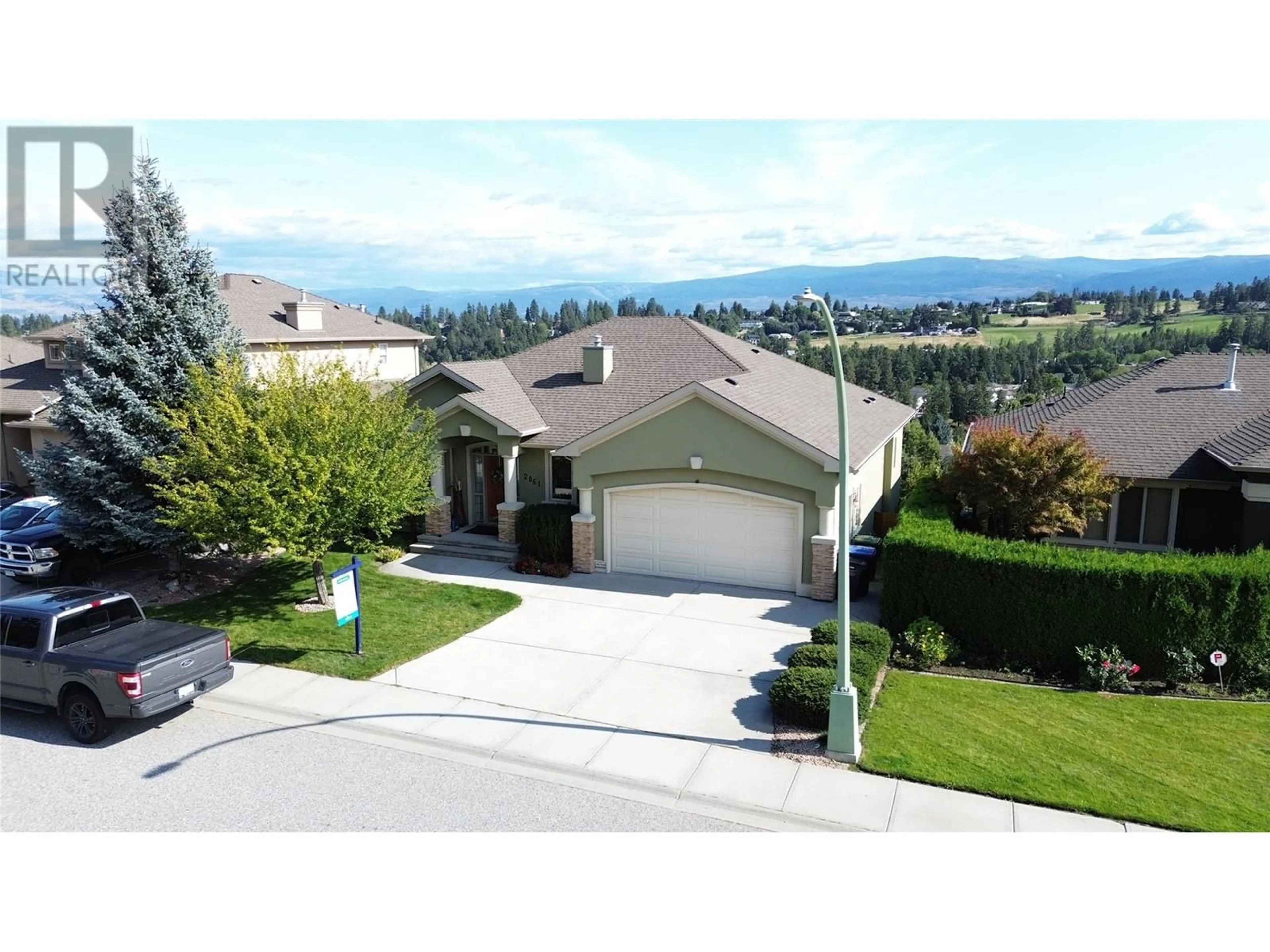 Frontside or backside of a home, the street view for 2061 Spyglass Way, Kelowna British Columbia V1Z3Z3