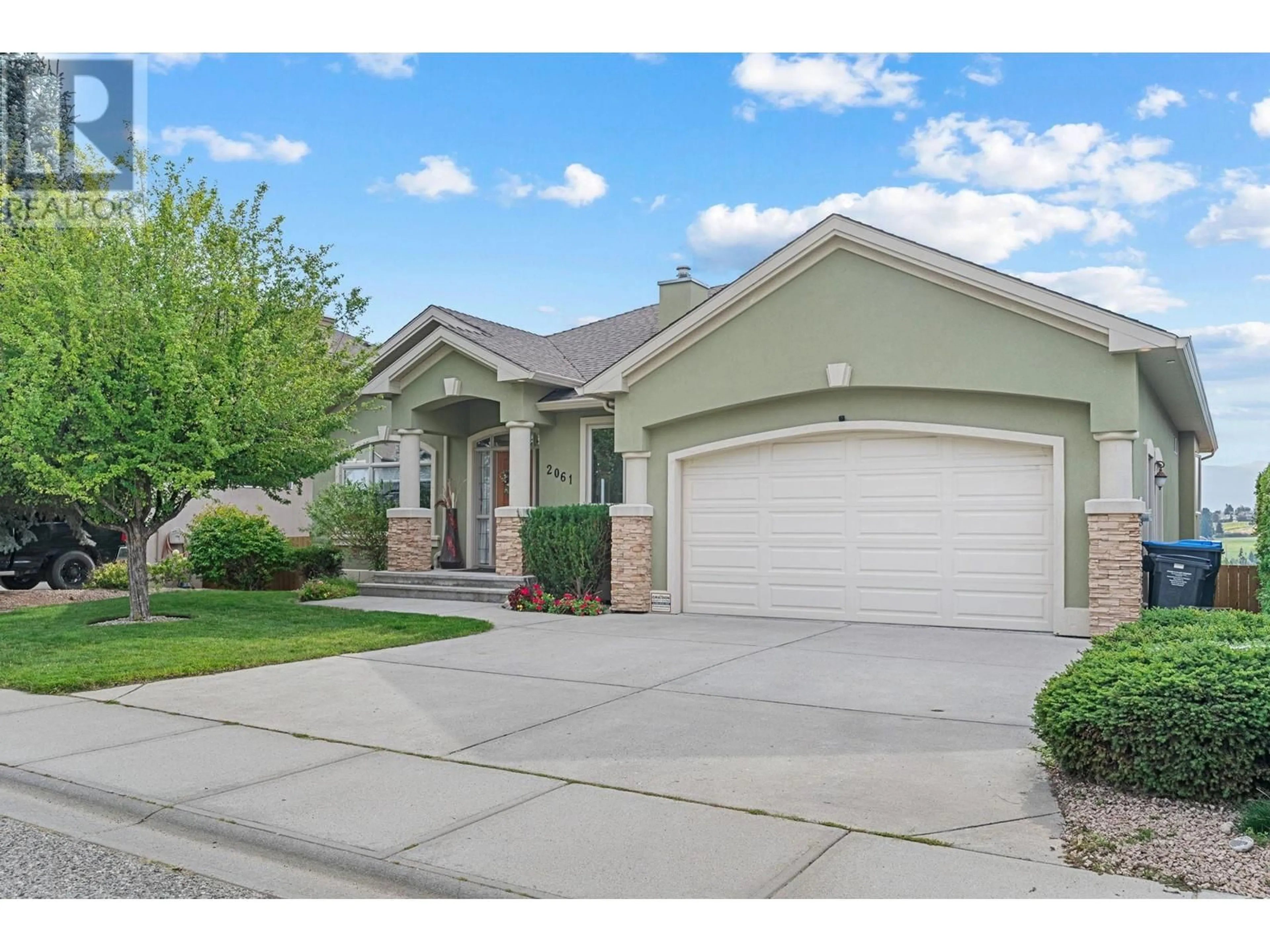 Frontside or backside of a home, the street view for 2061 Spyglass Way, Kelowna British Columbia V1Z3Z3