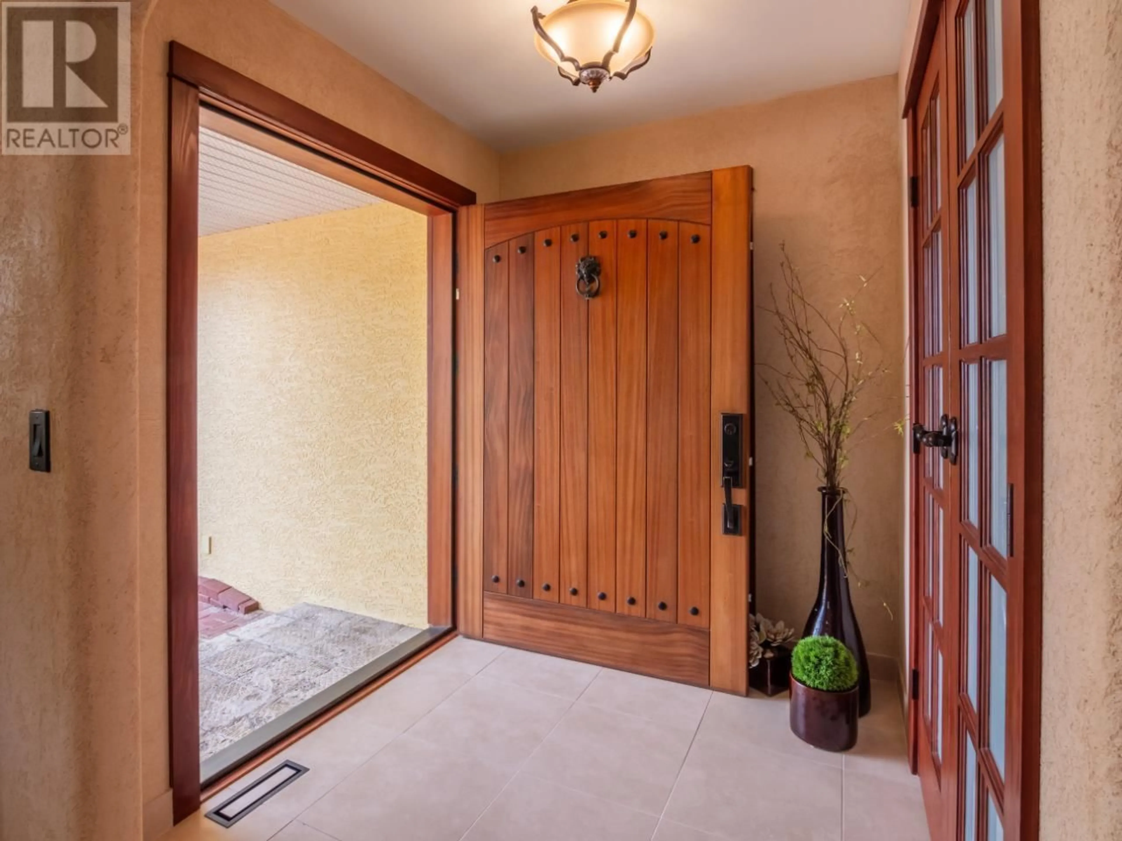 Indoor entryway, wood floors for 713 12th Avenue, Keremeos British Columbia V0X1N3