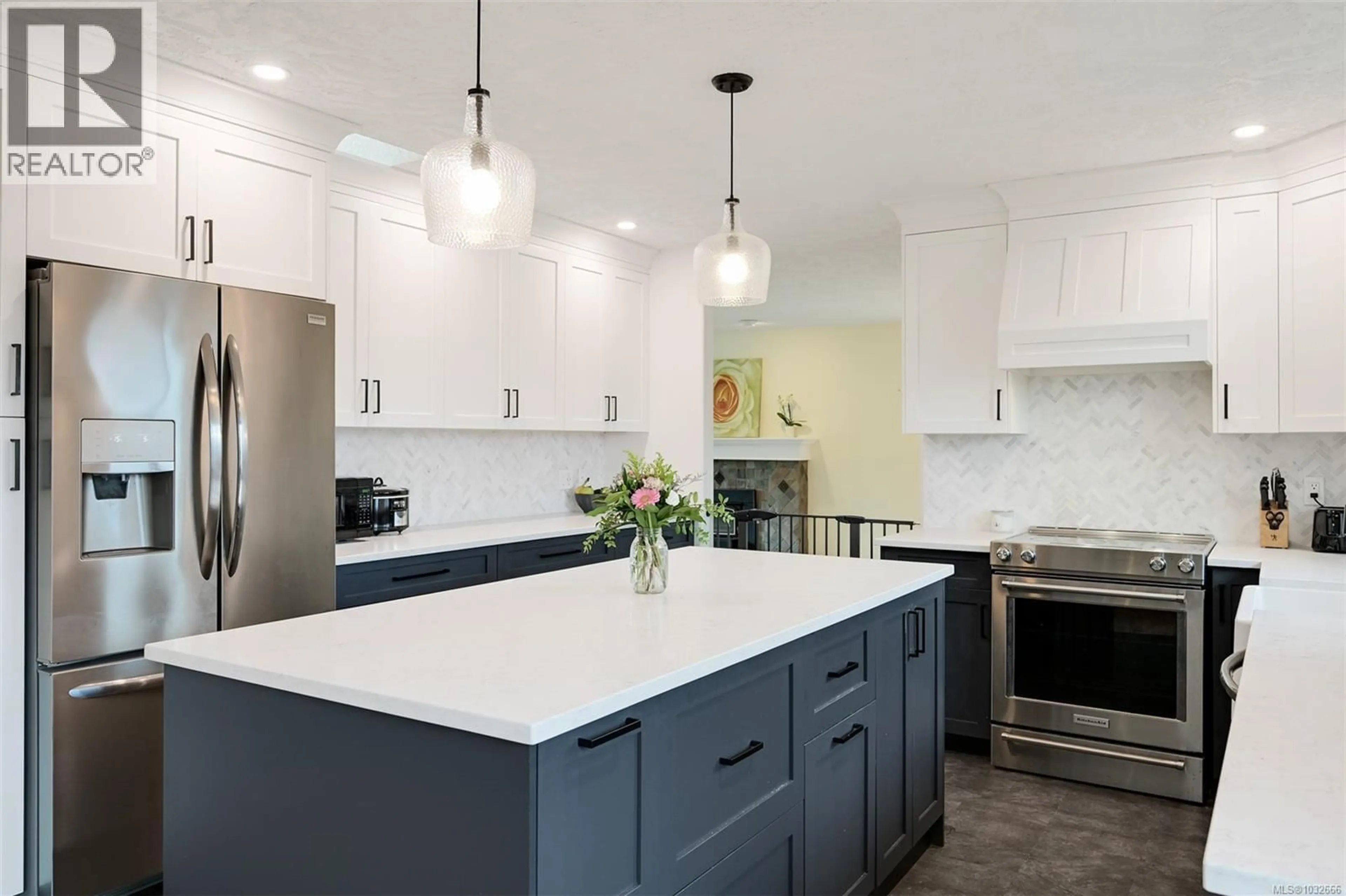 Contemporary kitchen, ceramic/tile floor for 1290 LIDGATE COURT, Saanich British Columbia V8Z7E3