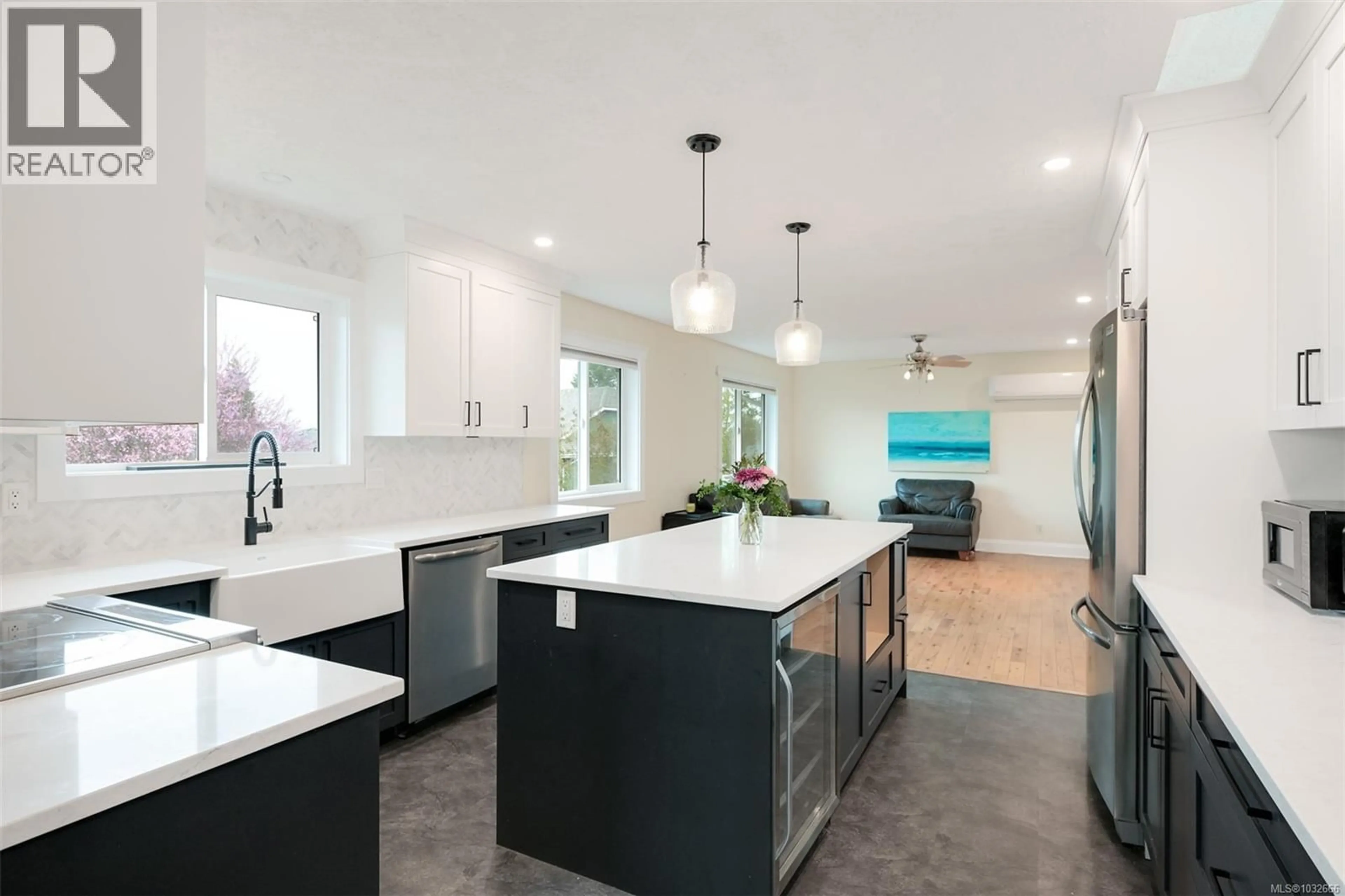 Contemporary kitchen, ceramic/tile floor for 1290 LIDGATE COURT, Saanich British Columbia V8Z7E3