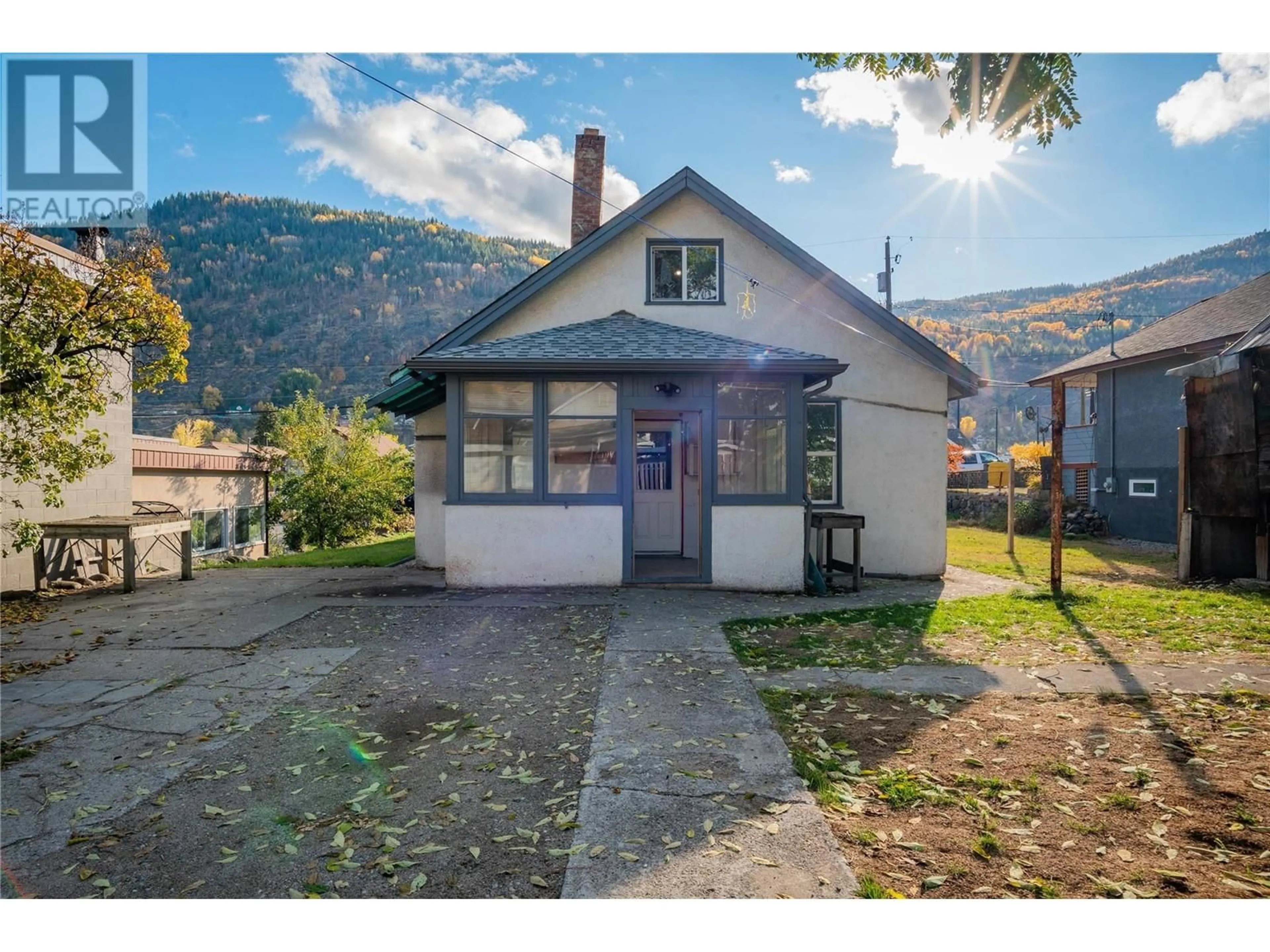 Frontside or backside of a home, cottage for 1833 Third Avenue, Trail British Columbia V1R1R2