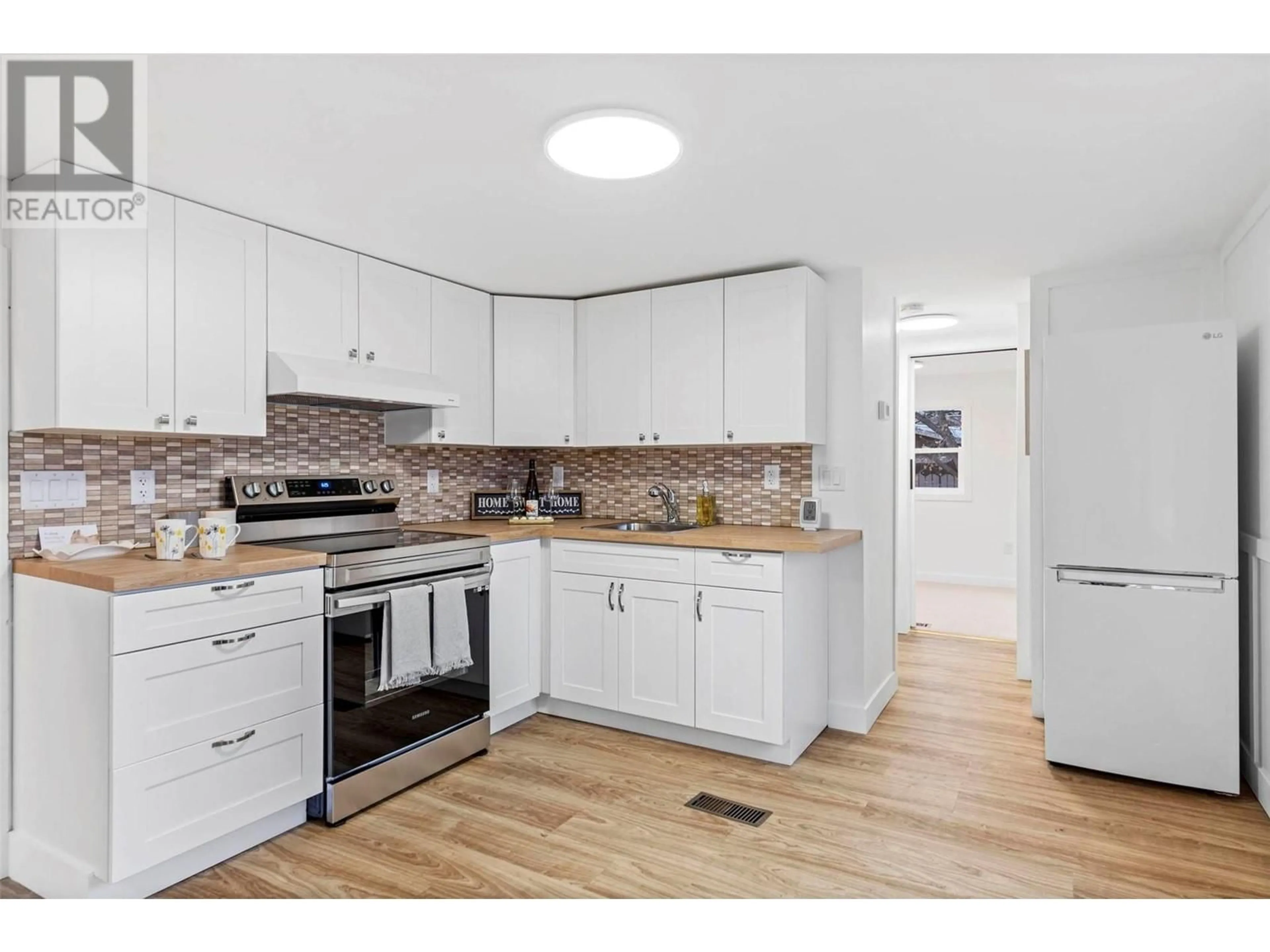 Standard kitchen, wood floors, cottage for 3535 McCulloch Road Unit# 37, Kelowna British Columbia V1W4R8