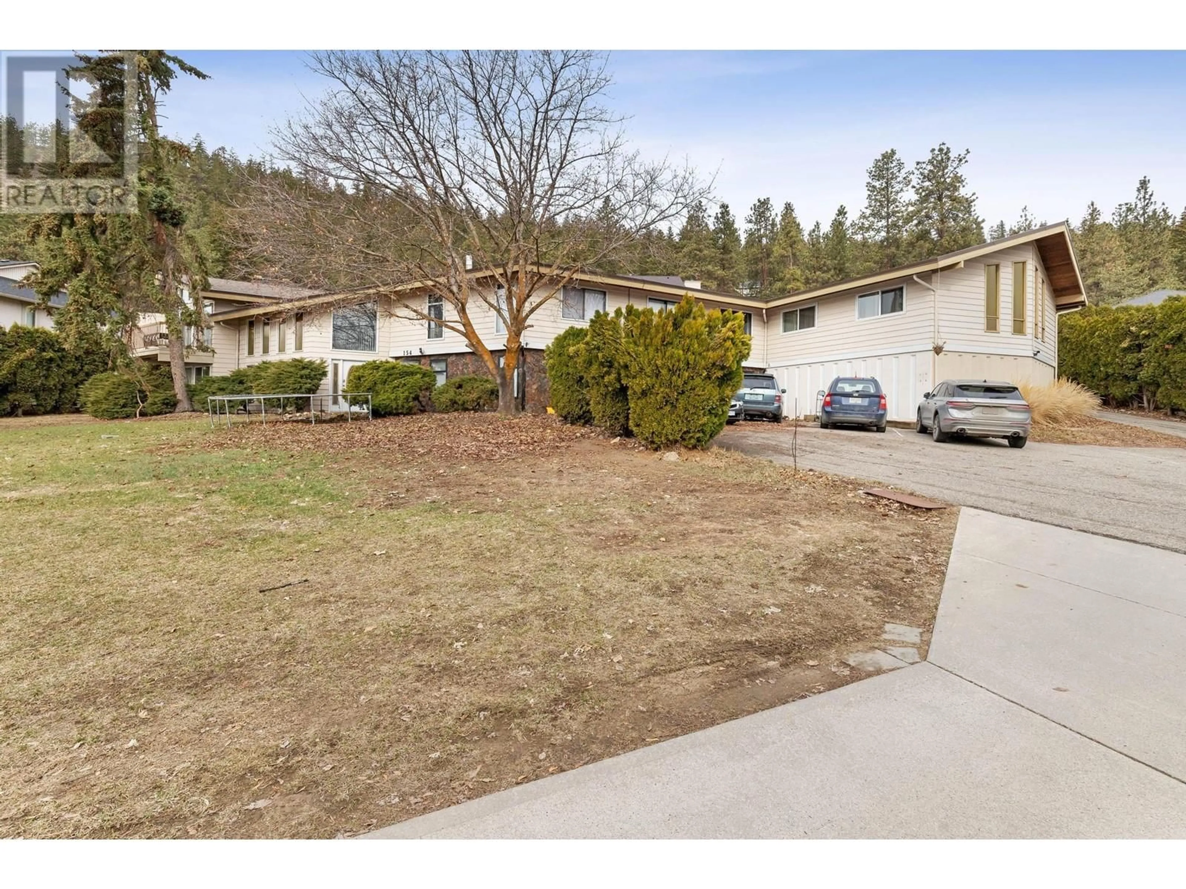 Frontside or backside of a home, the street view for 154 Applebrooke Crescent, Kelowna British Columbia V1V1W4