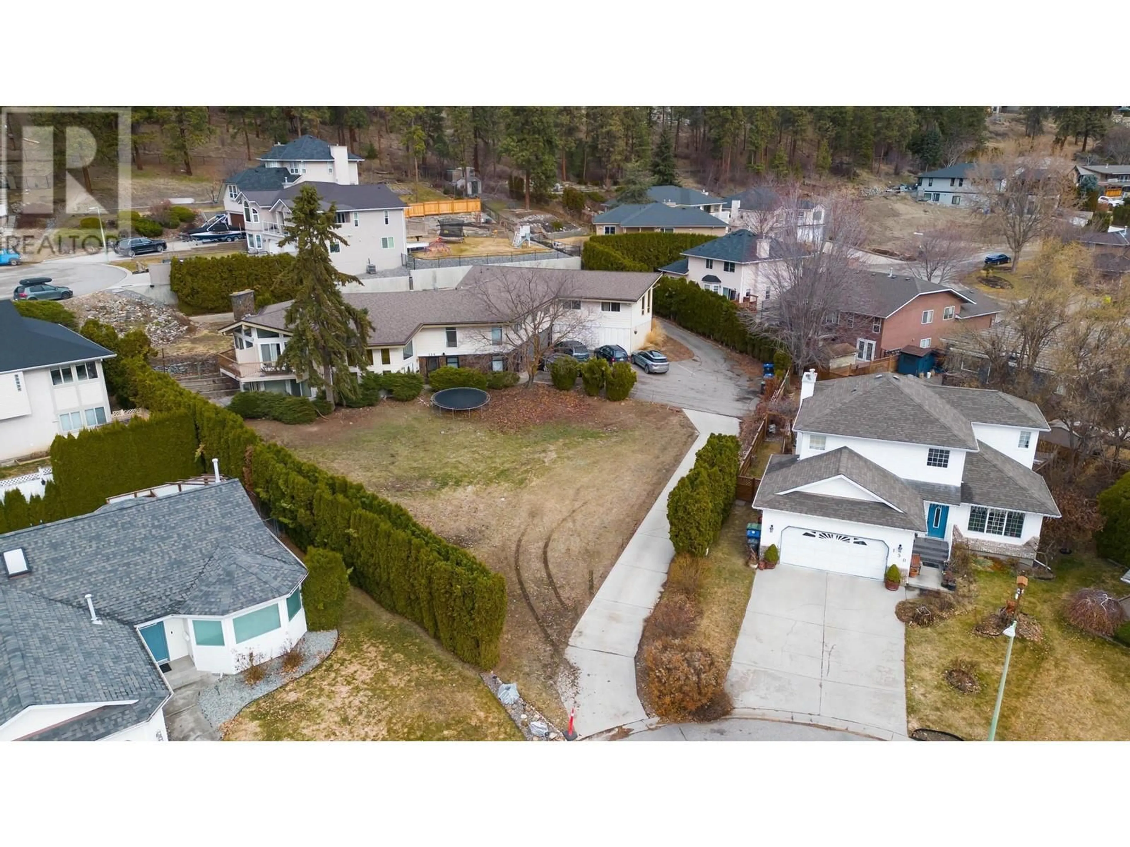 Frontside or backside of a home, the street view for 154 Applebrooke Crescent, Kelowna British Columbia V1V1W4