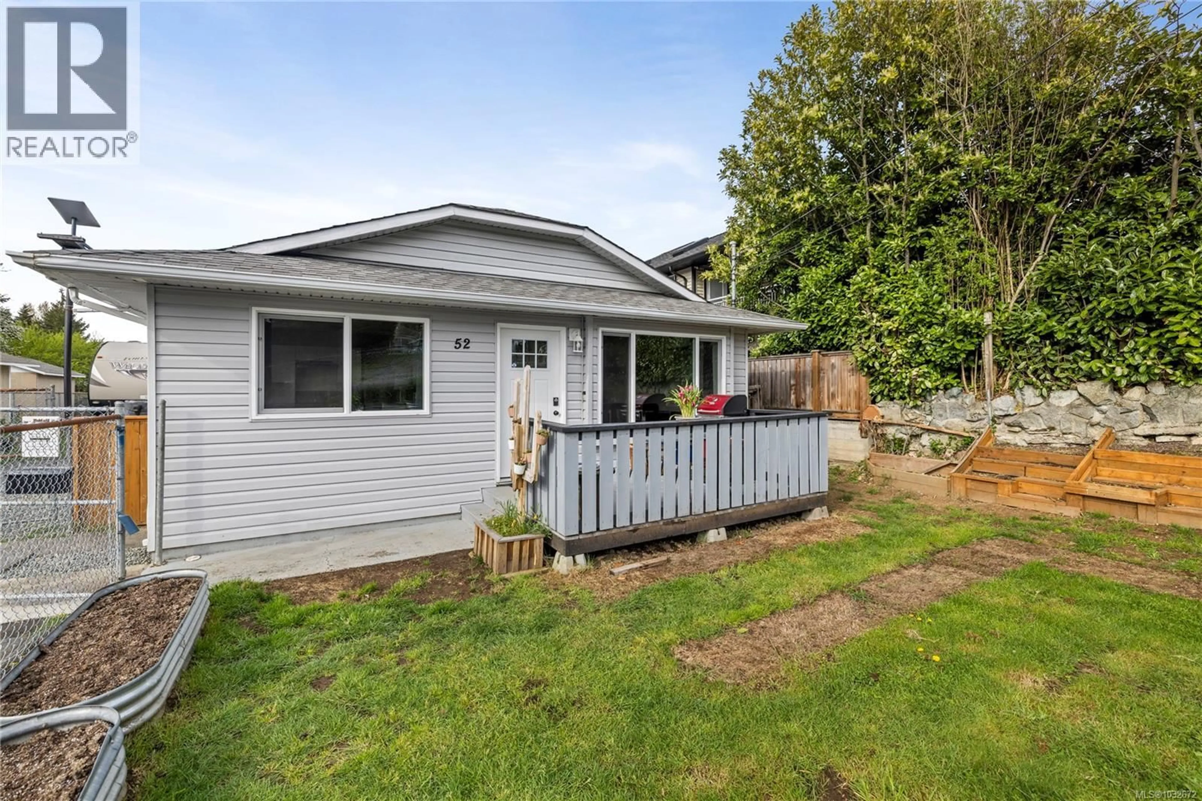 Home with vinyl exterior material, street for 52 ATHLETIC STREET, Nanaimo British Columbia V9R5N6