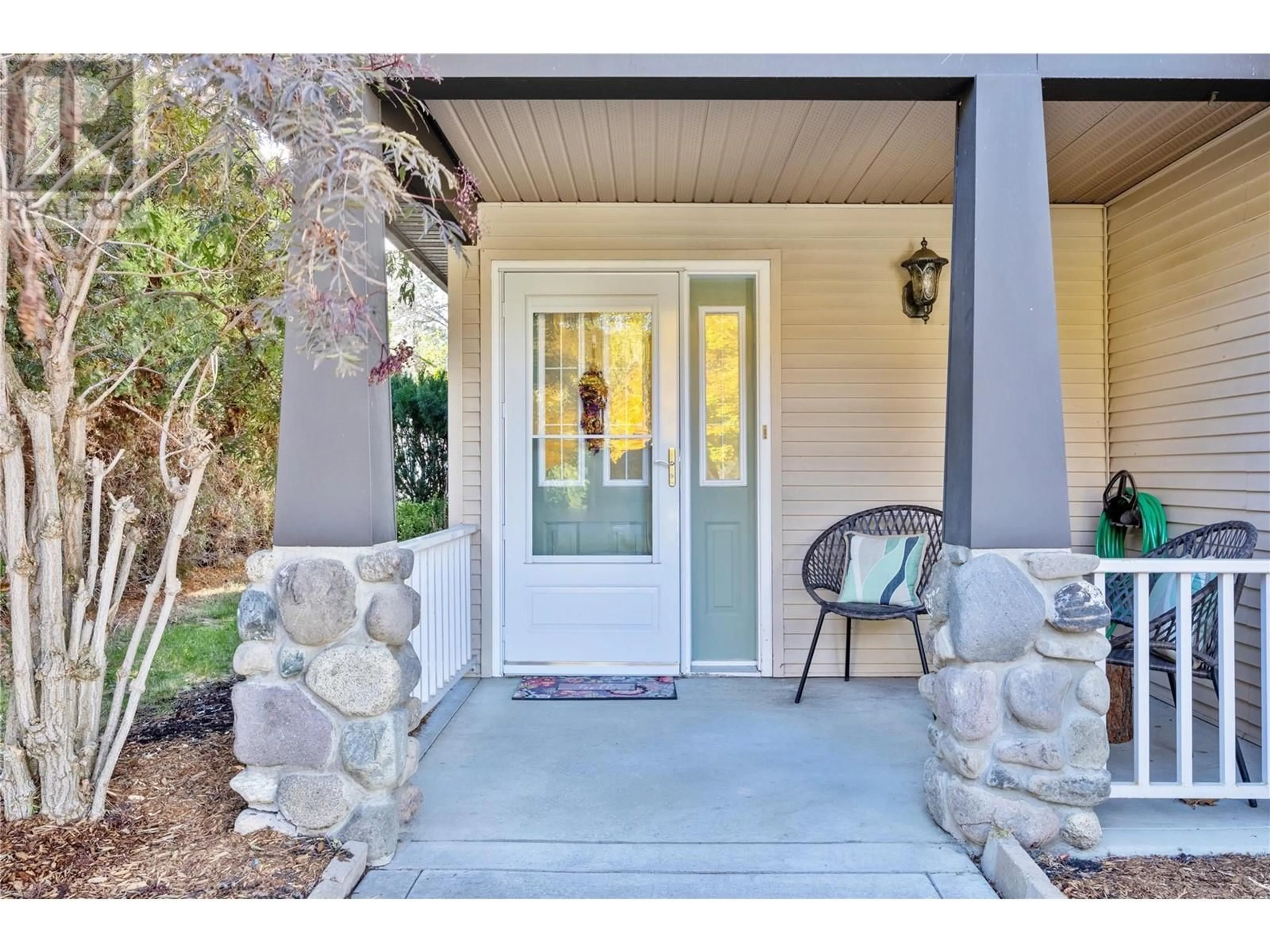 Indoor entryway for 3832 Glen Canyon Drive, West Kelowna British Columbia V4T2P7