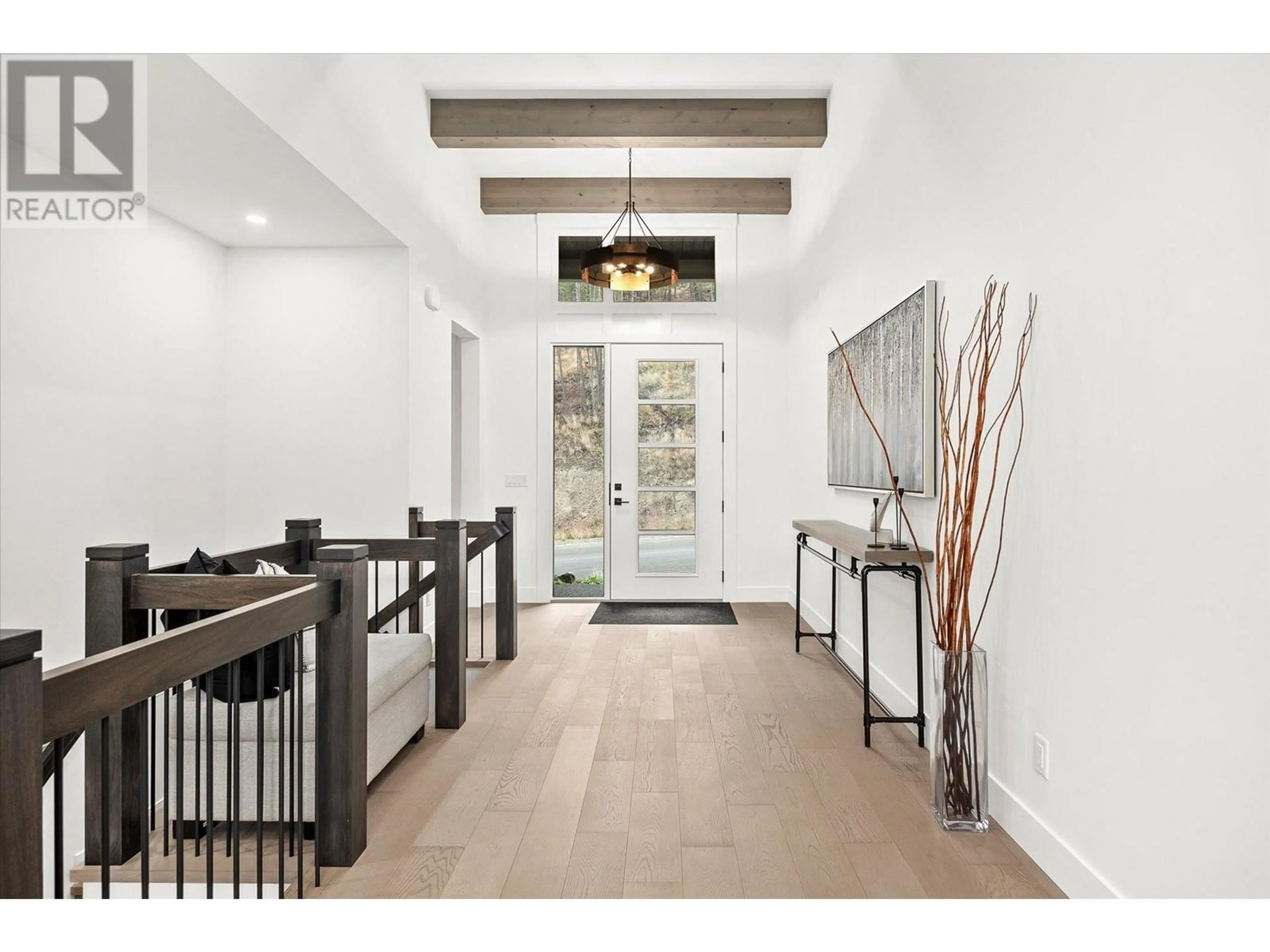 Indoor entryway for 987 LOSETH DRIVE, Kelowna British Columbia V1P0A8