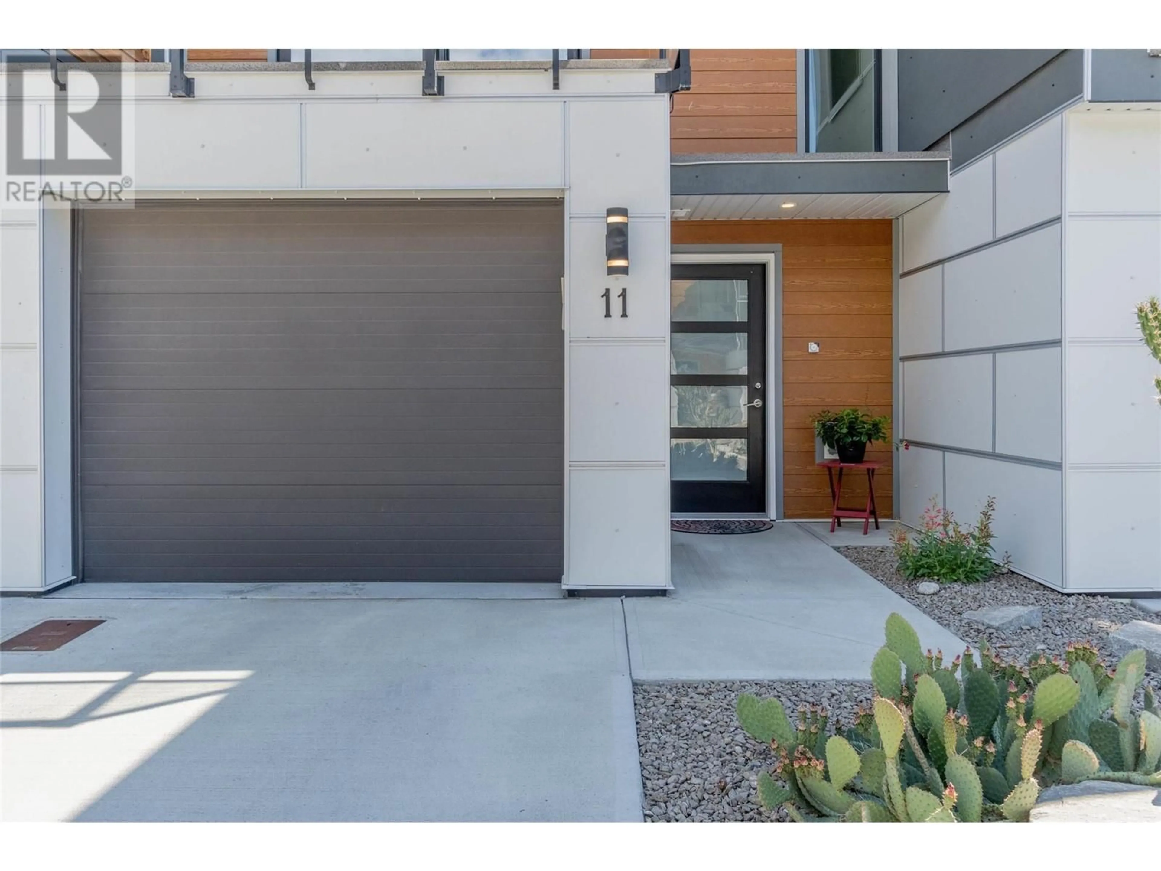 Indoor entryway for 11 - 5995 OLIVER LANDING CRESCENT, Oliver British Columbia V0H1T9