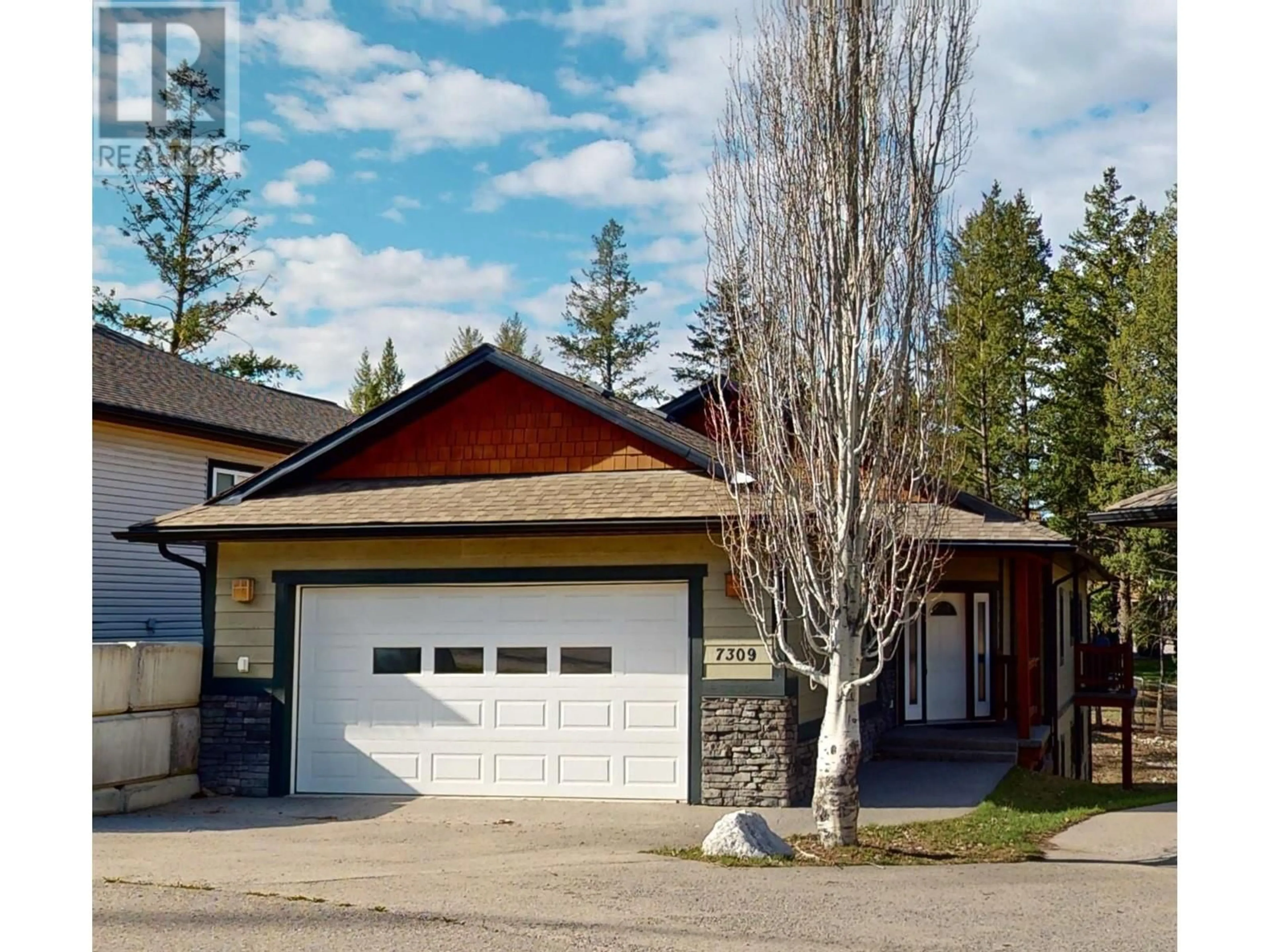 Frontside or backside of a home, the street view for 7309 COPPERHORN DRIVE Drive, Radium Hot Springs British Columbia V0A1M0