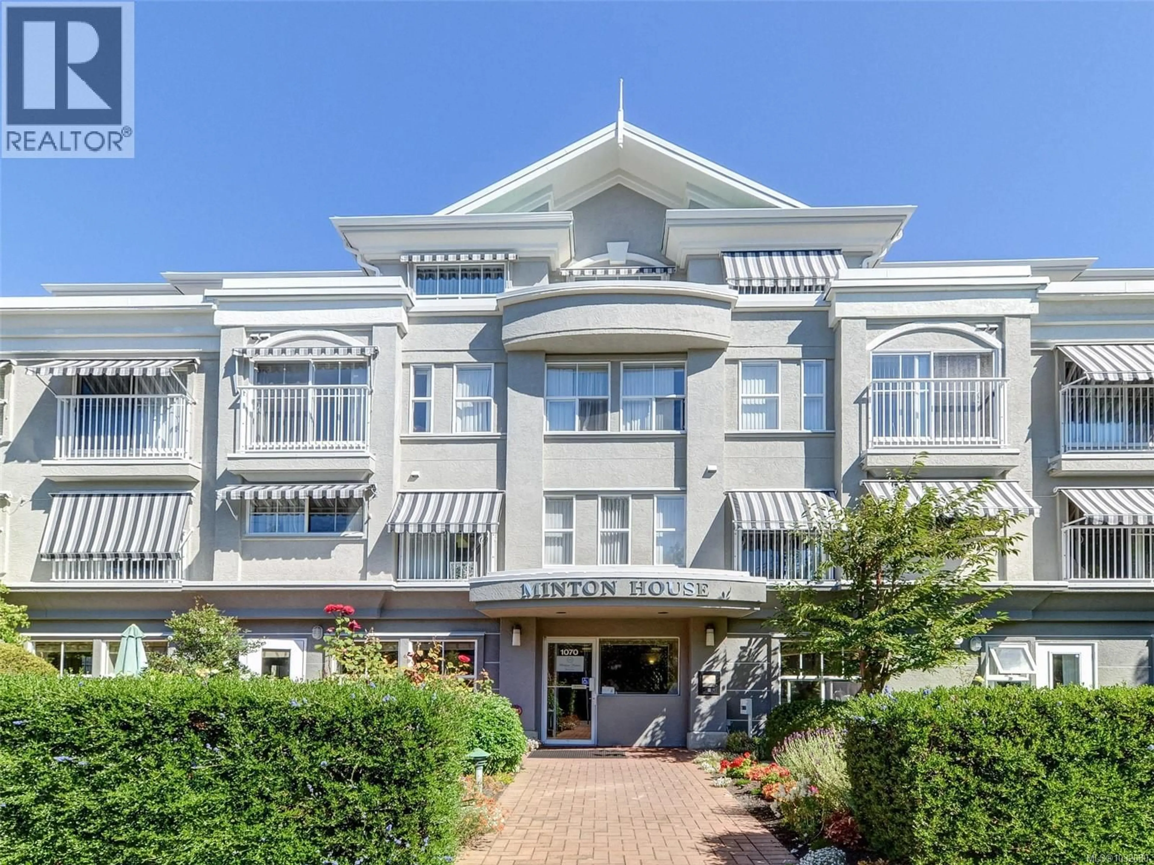 Indoor foyer for 208 - 1070 SOUTHGATE STREET, Victoria British Columbia V8V2Z2