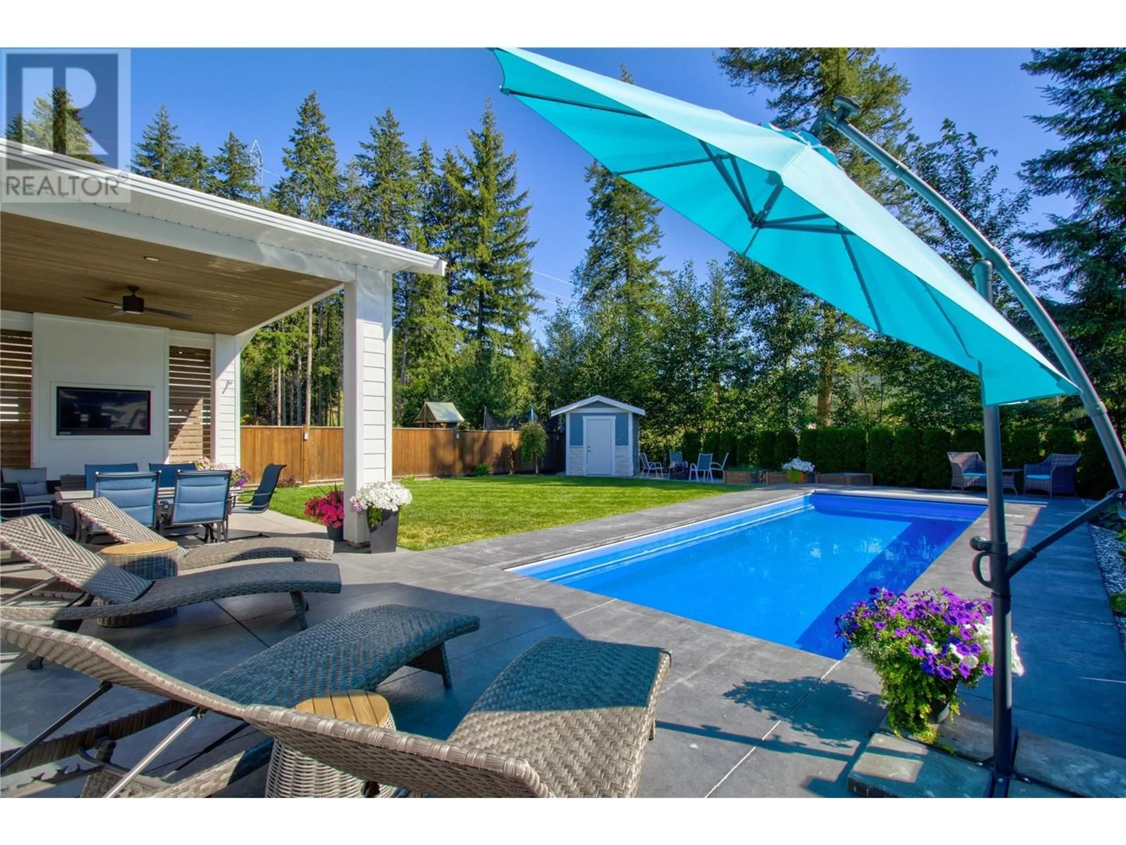 Indoor or outdoor pool for 2380 15 Avenue SE, Salmon Arm British Columbia V1E0E7