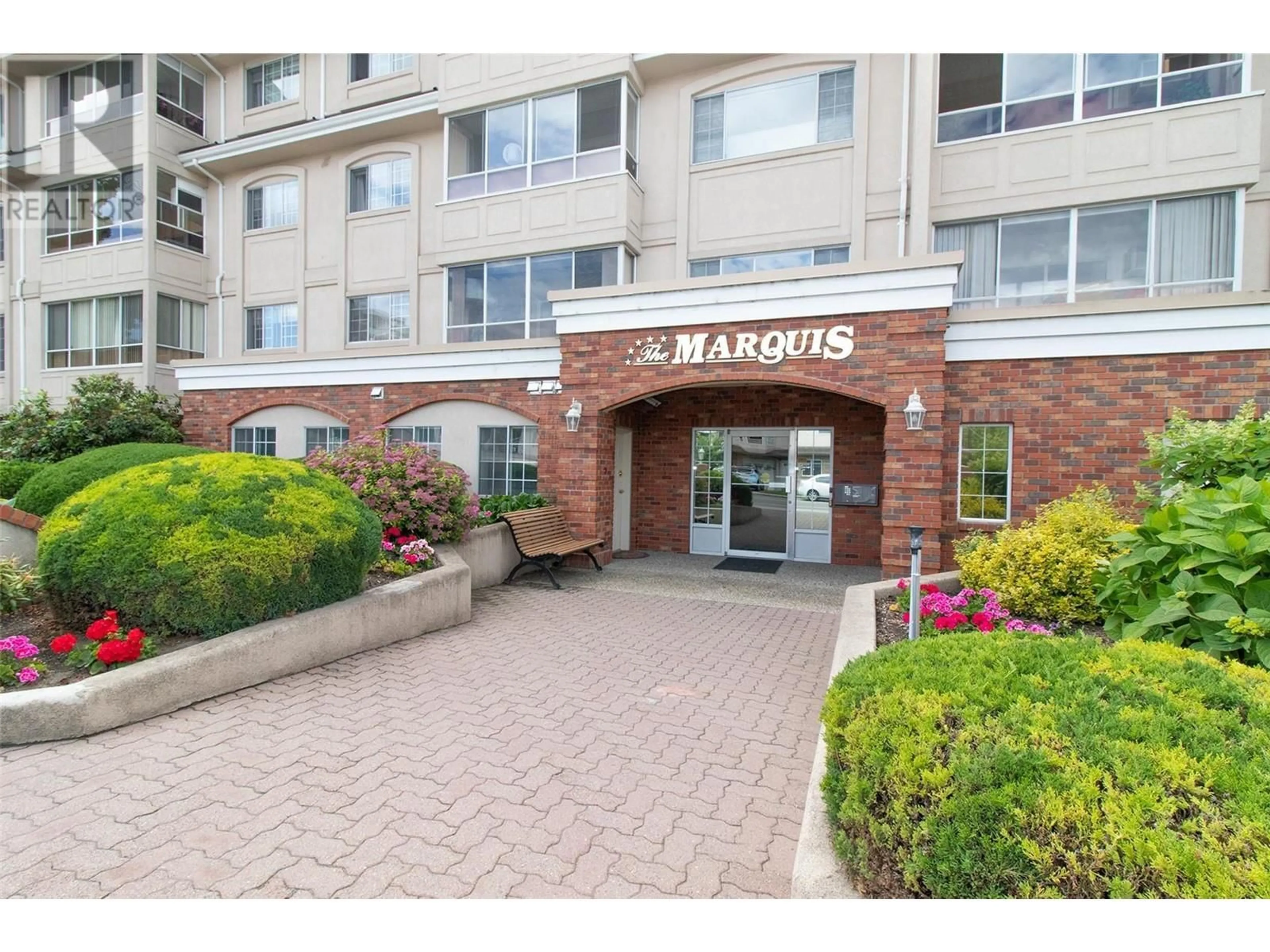 Indoor foyer for 1055 Lawrence Avenue Unit# 307, Kelowna British Columbia V1Y6M3