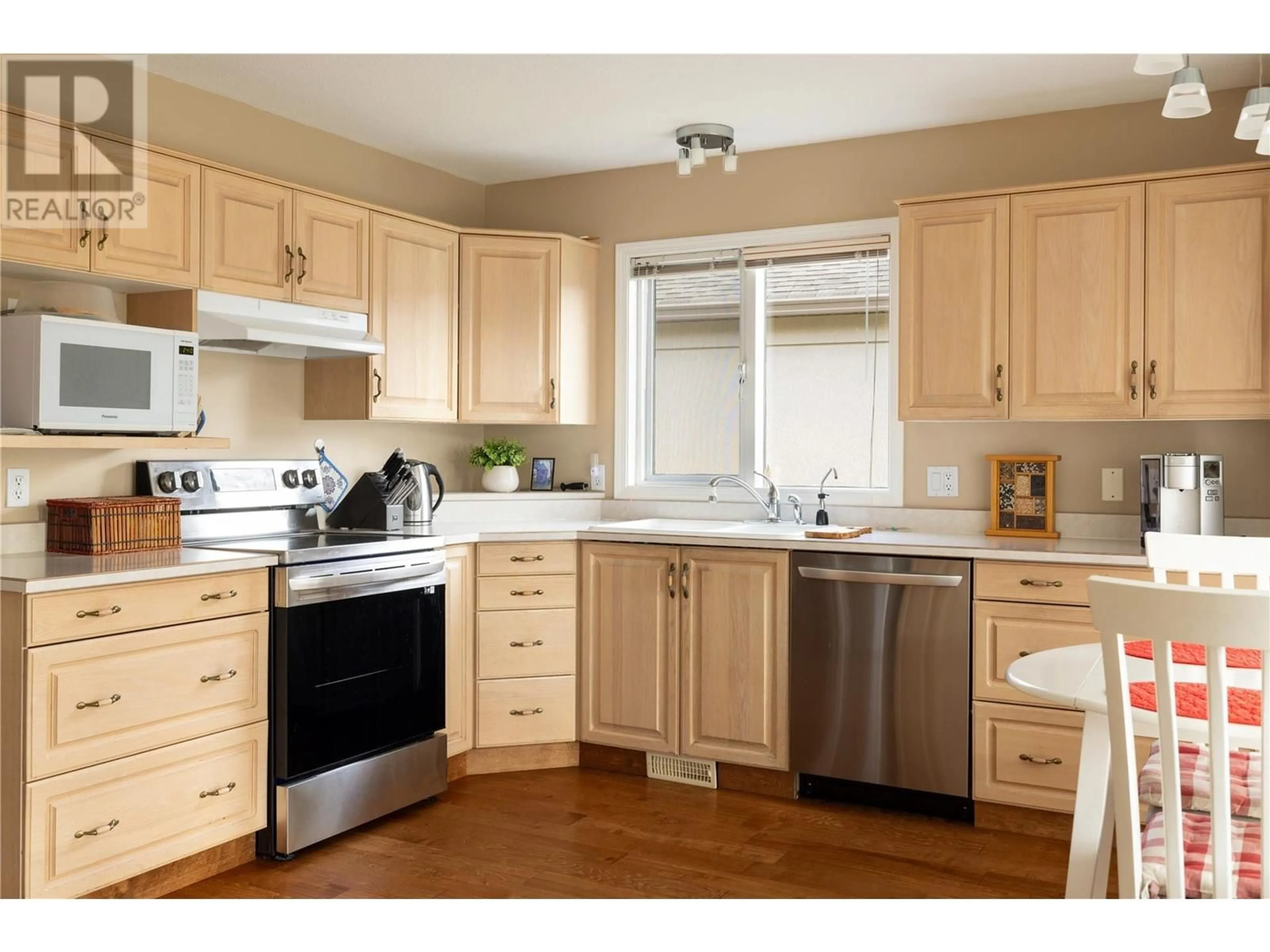 Standard kitchen, wood floors for 595 Yates Road Unit# 75, Kelowna British Columbia V1V1P8