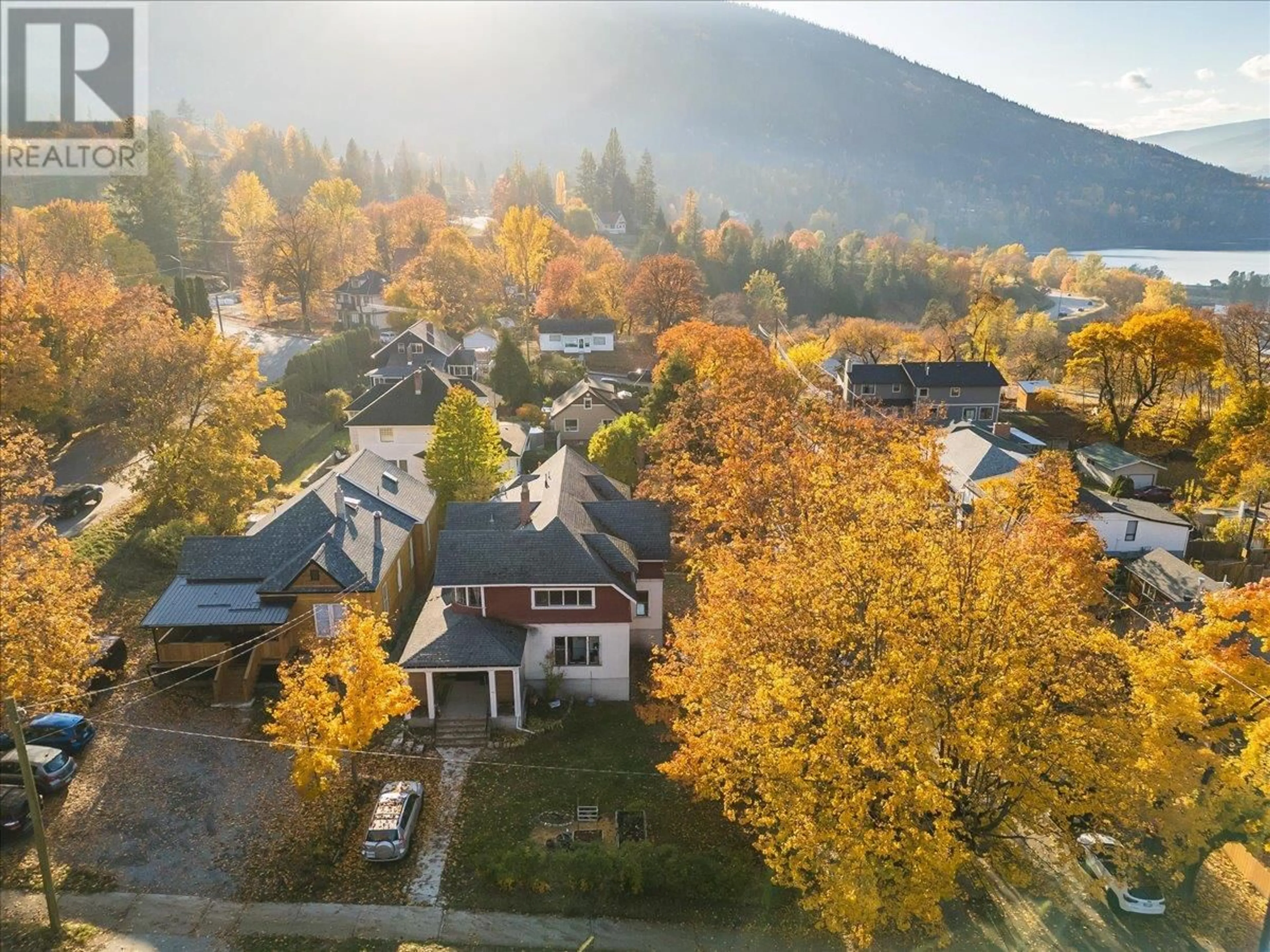 Frontside or backside of a home, the street view for 1004 STANLEY Street, Nelson British Columbia V1L1P2