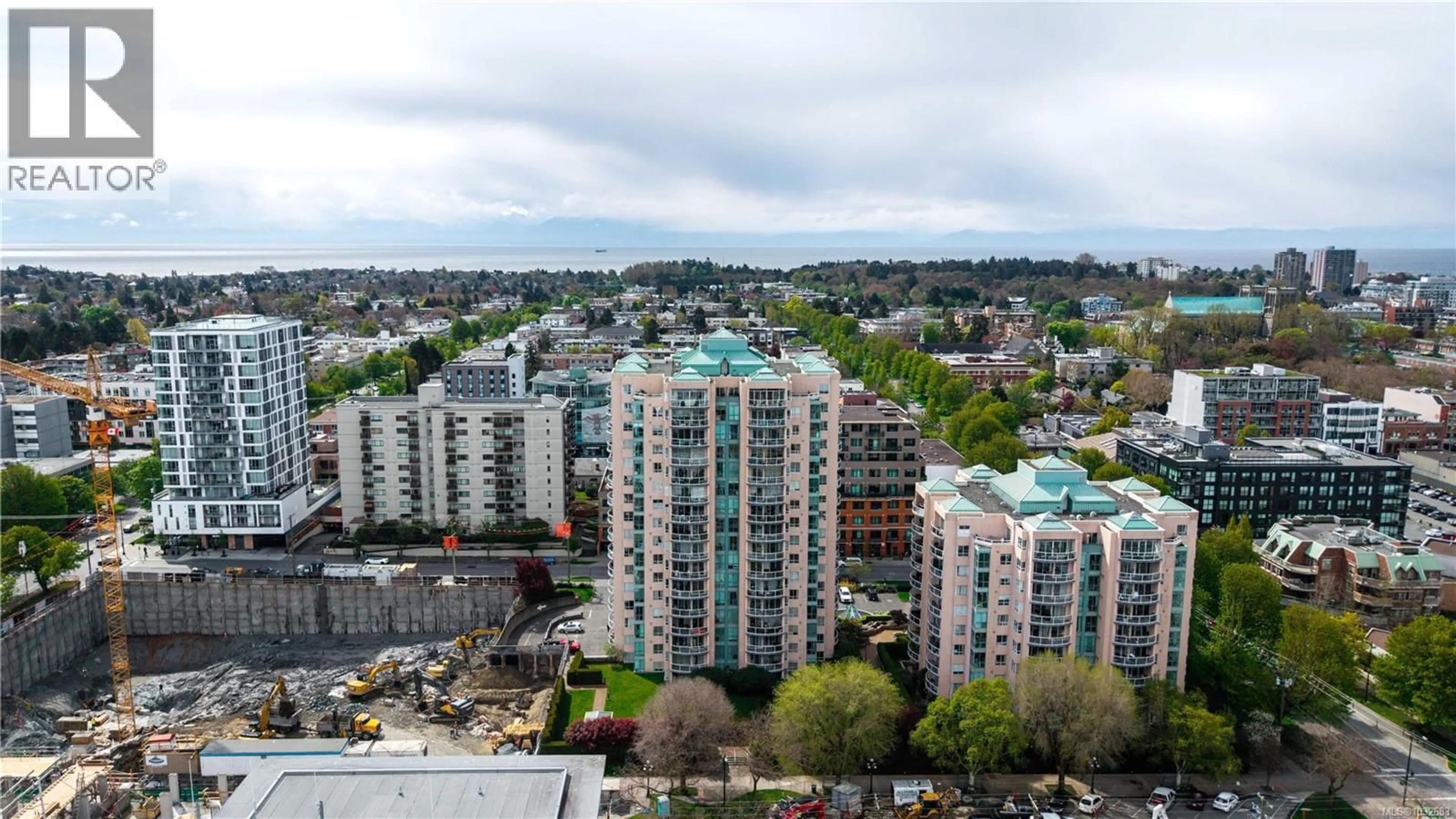 A pic from outside/outdoor area/front of a property/back of a property/a pic from drone, city buildings view from balcony for 1703 - 1020 VIEW STREET, Victoria British Columbia V8V4Y4