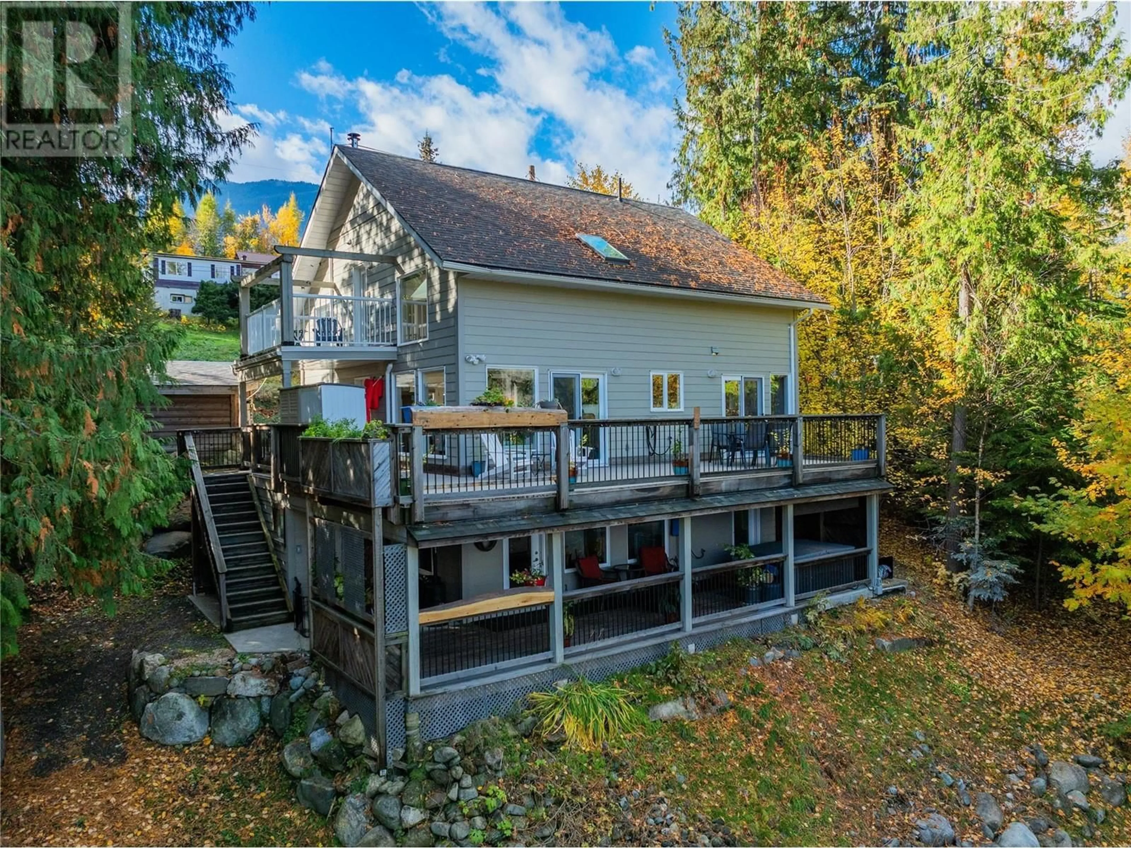 Frontside or backside of a home, cottage for 565 Harkness Avenue, Kaslo British Columbia V0G1M0