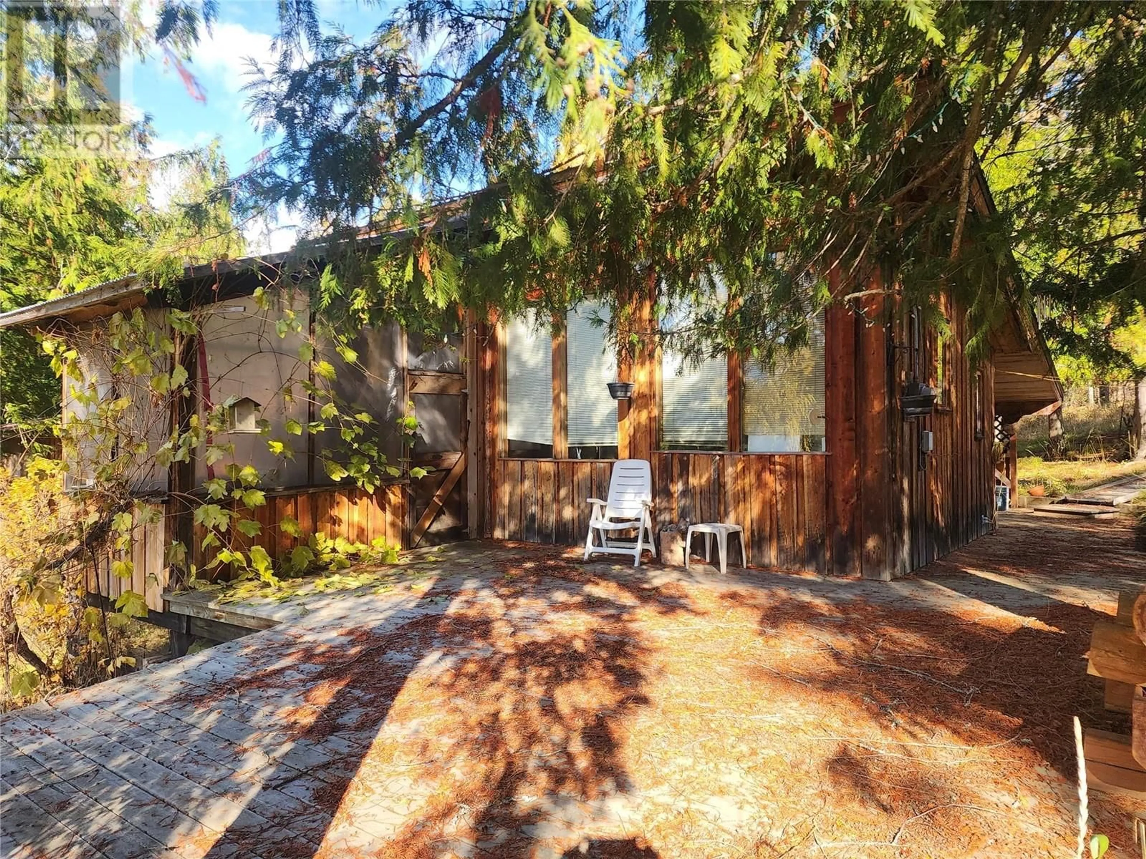 Patio, cottage for 1505 Inonoaklin Valley Road, Edgewood British Columbia V0G1J0