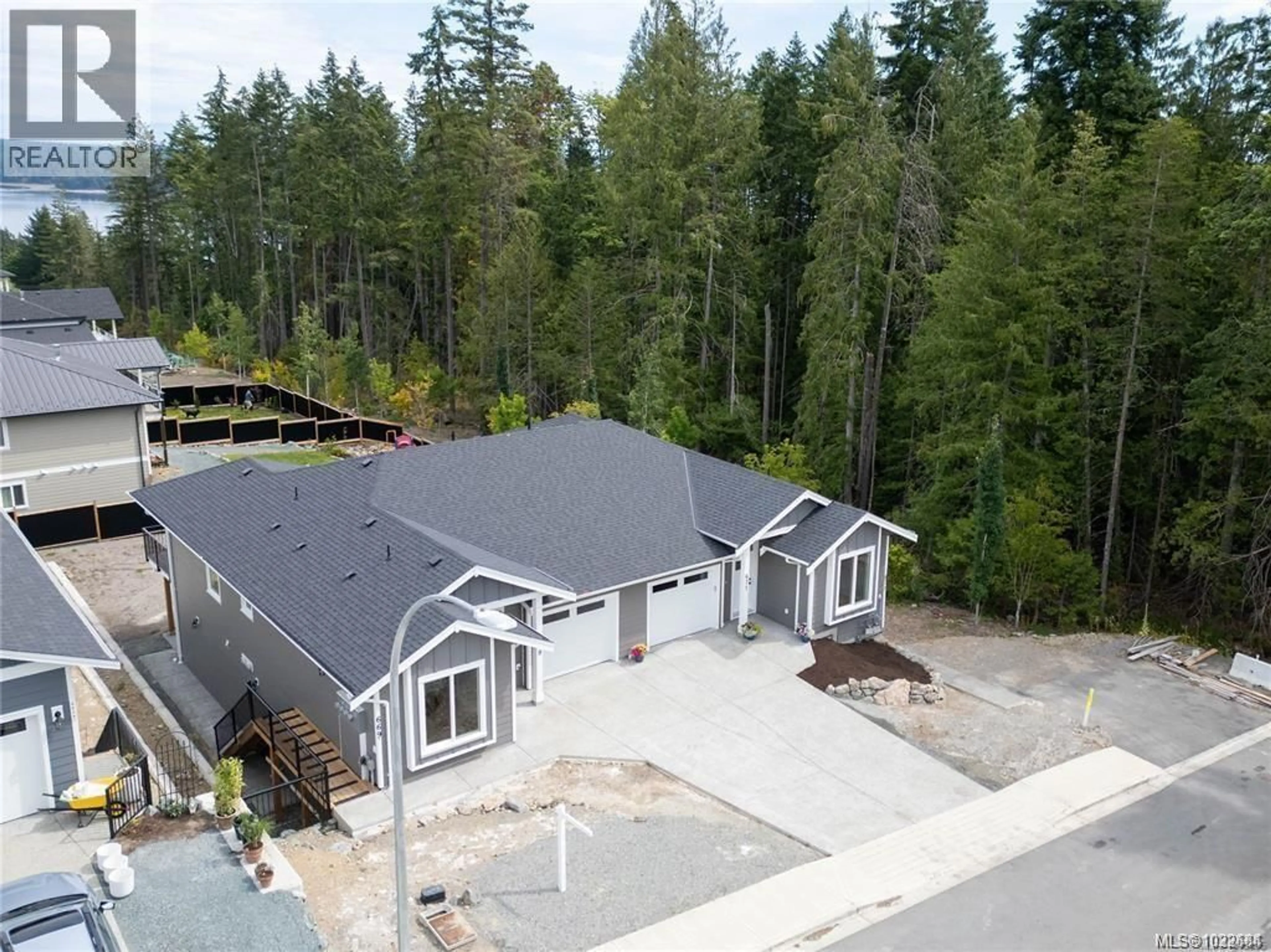 A pic from outside/outdoor area/front of a property/back of a property/a pic from drone, unknown for 671 SANDERSON ROAD, Ladysmith British Columbia V9G0A7