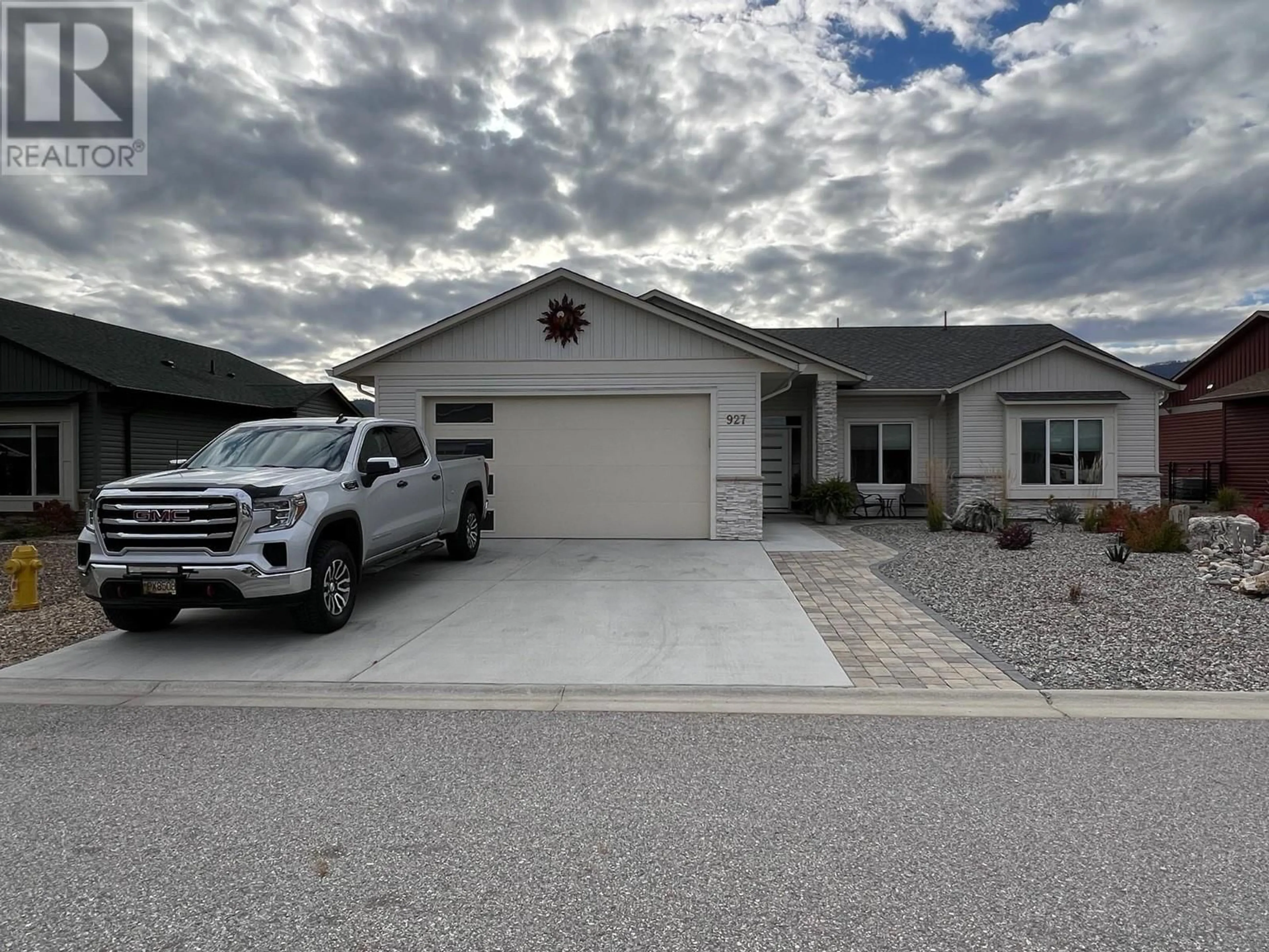 Frontside or backside of a home, the street view for 927 9th Avenue, Vernon British Columbia V1H1Z1