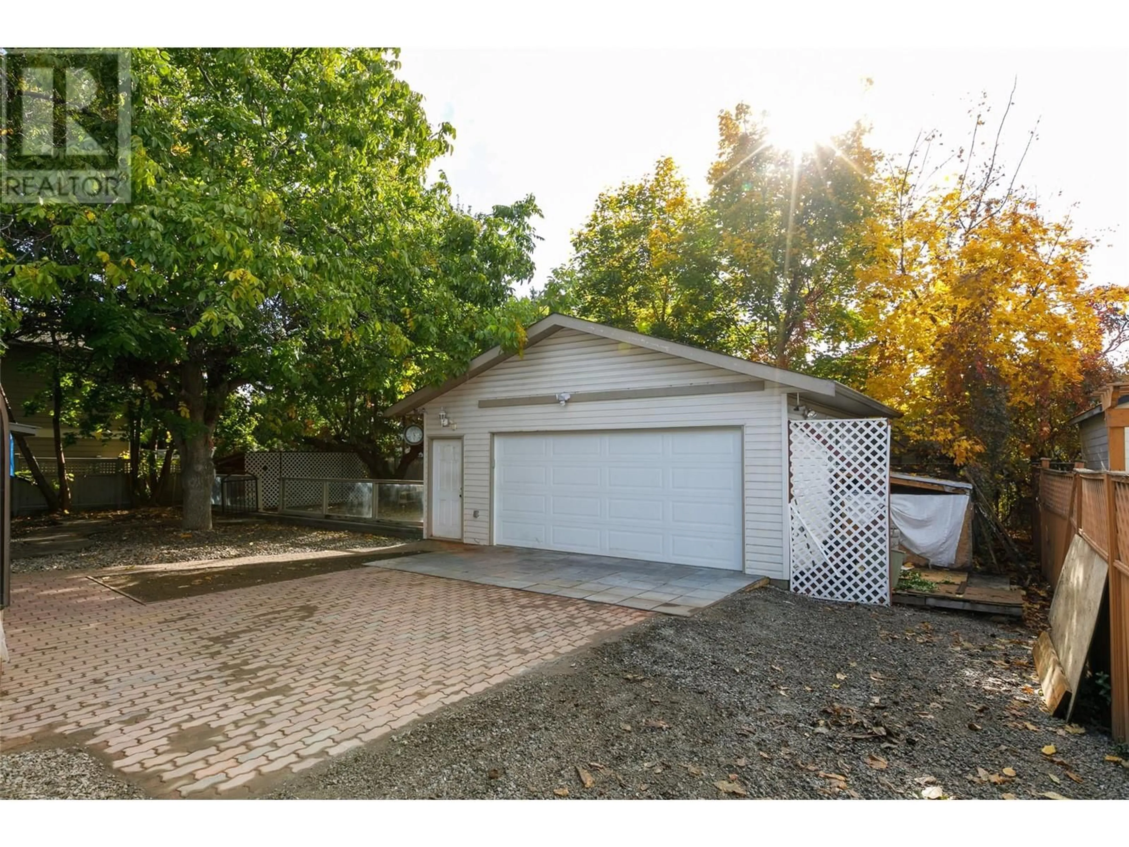 Indoor garage for 1441 Springfield Road, Kelowna British Columbia V1Y5V2