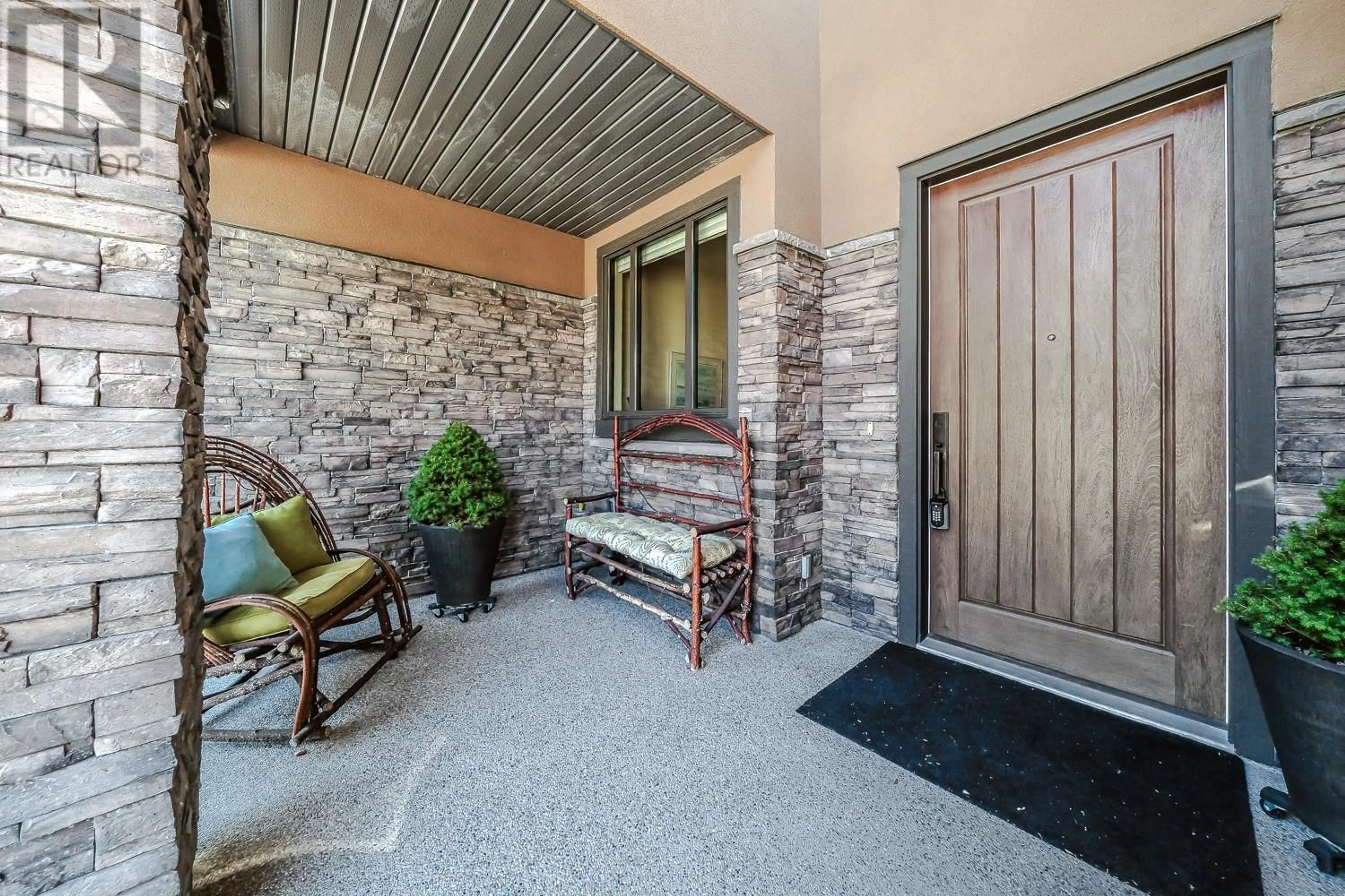 Indoor entryway, cement floor for 570 Sarsons Road Unit# 8 Lot# 40, Kelowna British Columbia V1W5H5