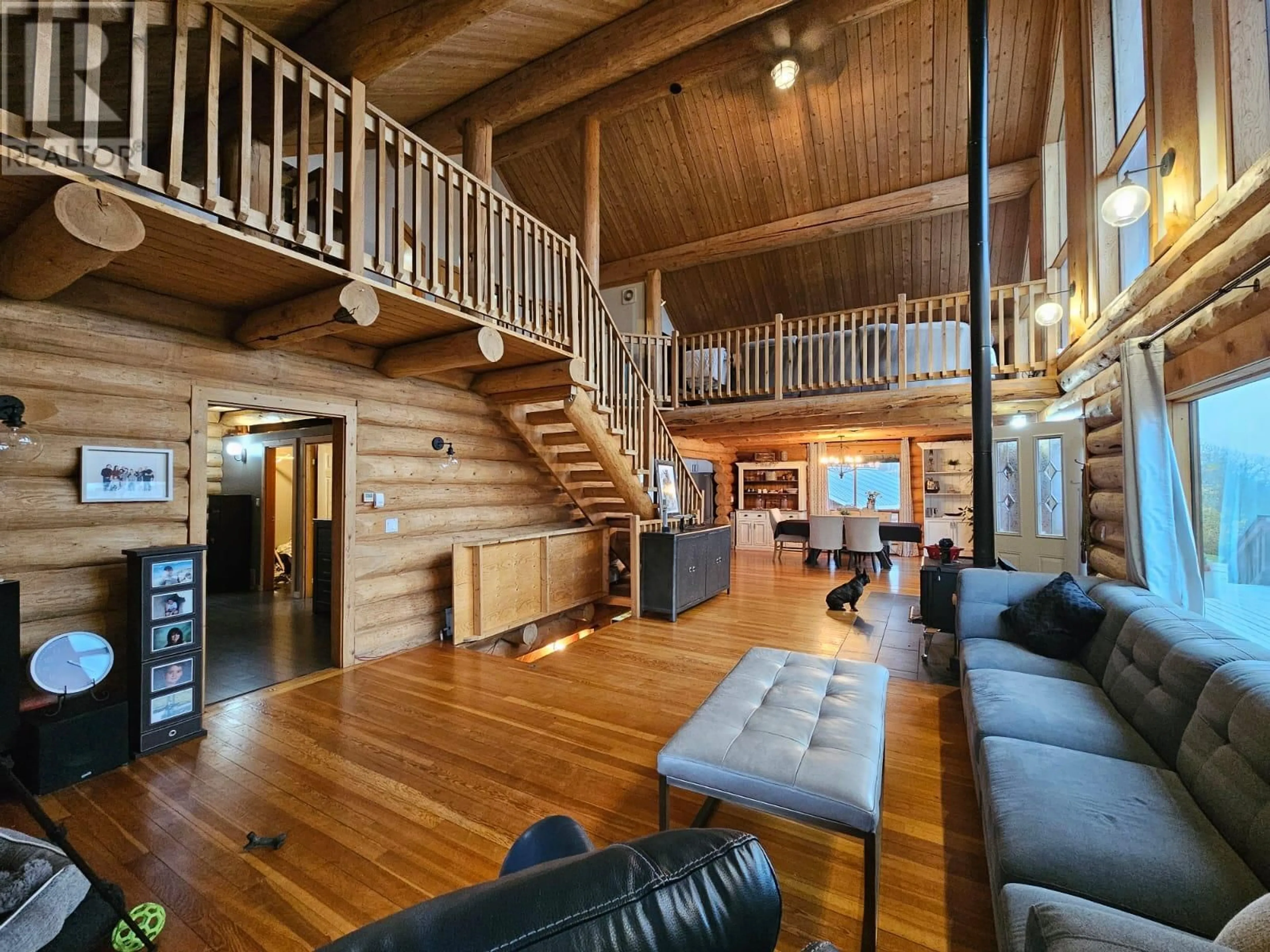 Indoor foyer, wood floors for 6530 Campbell Road Road, Chetwynd British Columbia V0C1J0