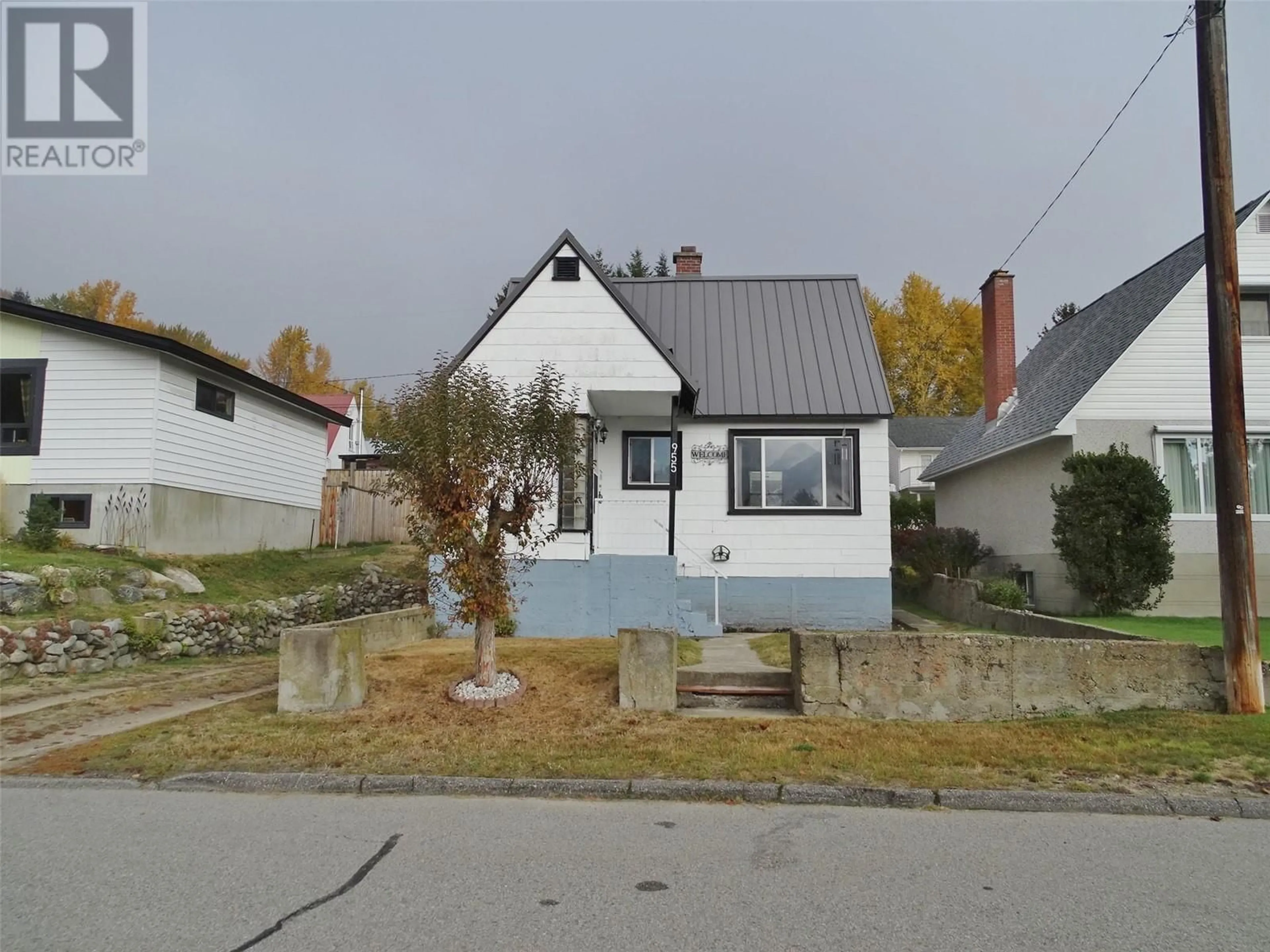 Frontside or backside of a home, the street view for 955 Thackeray Street, Rossland British Columbia V1R2C3