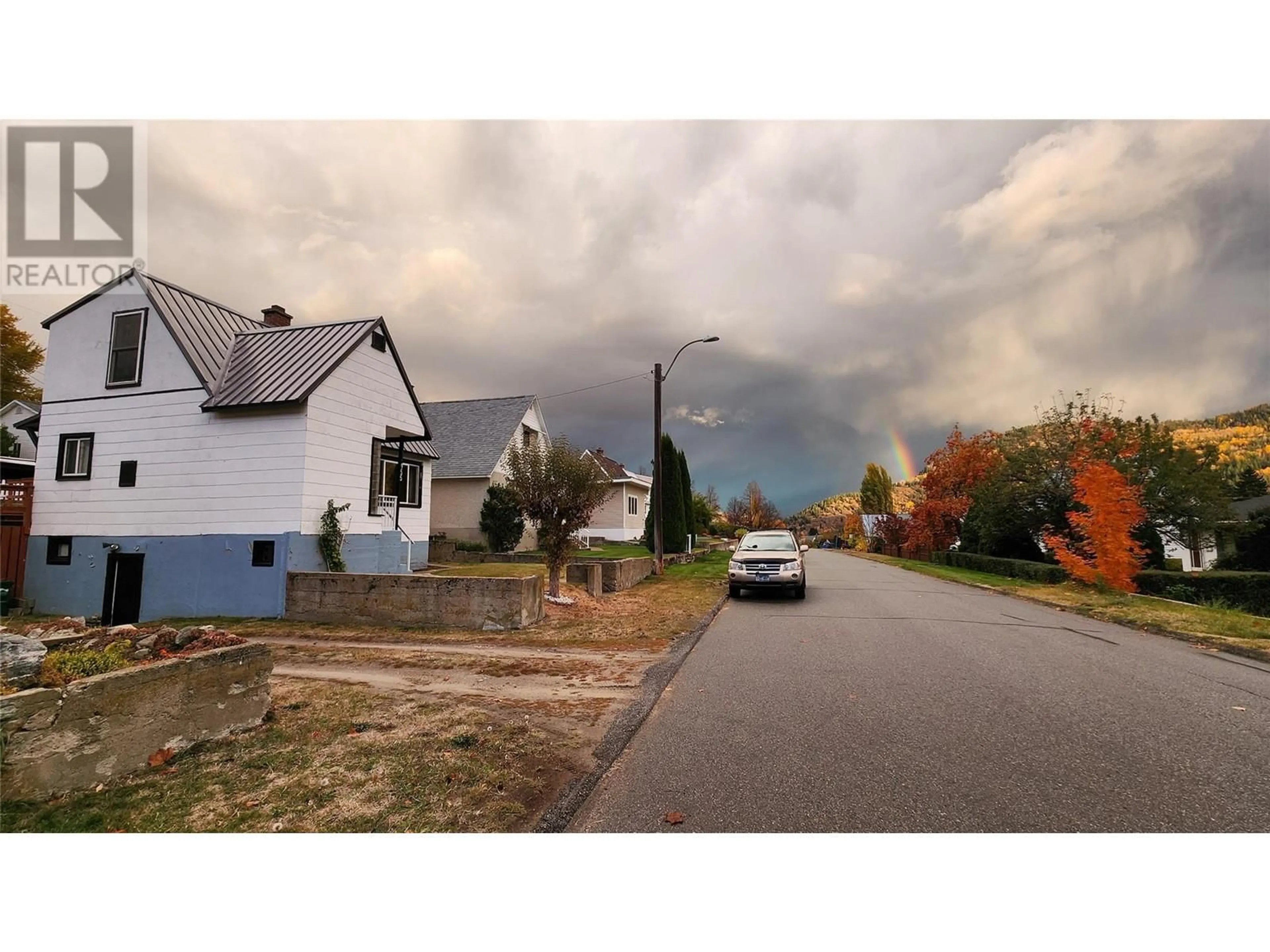 Frontside or backside of a home, the street view for 955 Thackeray Street, Warfield British Columbia V1R2C3