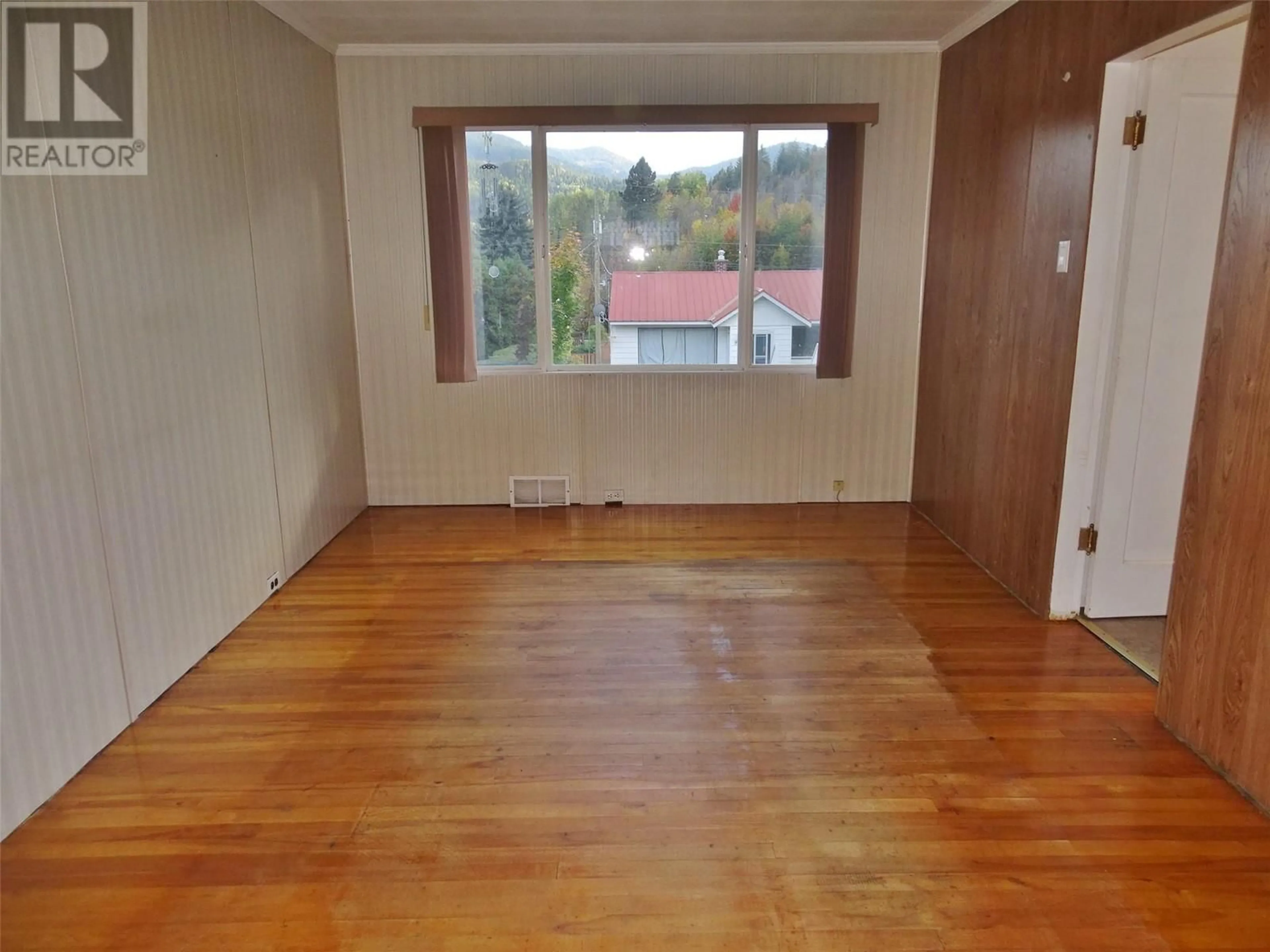 A pic of a room, wood floors for 955 Thackeray Street, Warfield British Columbia V1R2C3