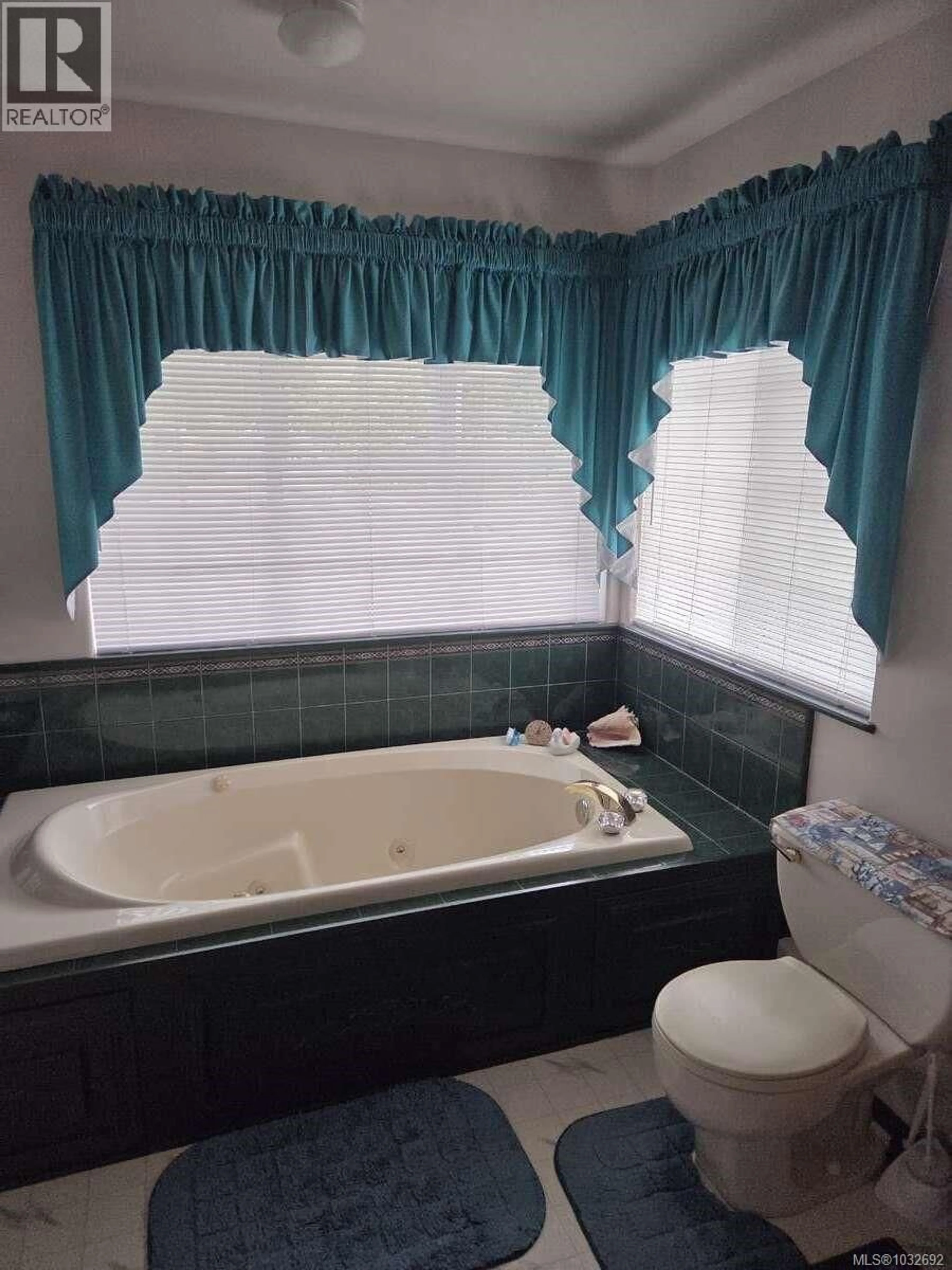 Standard bathroom, ceramic/tile floor for 1,199,000 SAN JUAN PLACE, Shawnigan Lake British Columbia V8H2E6