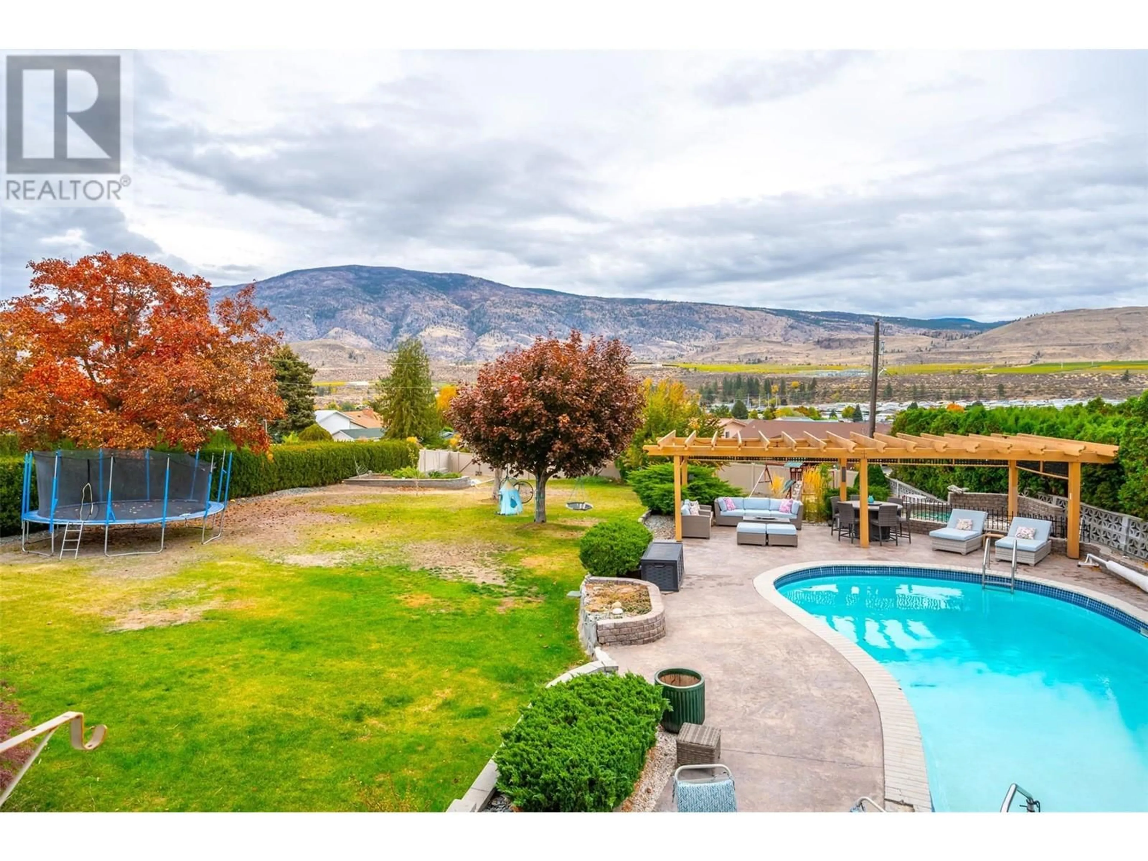 Indoor or outdoor pool for 6521 BELLEVUE Drive, Oliver British Columbia V0H1T4