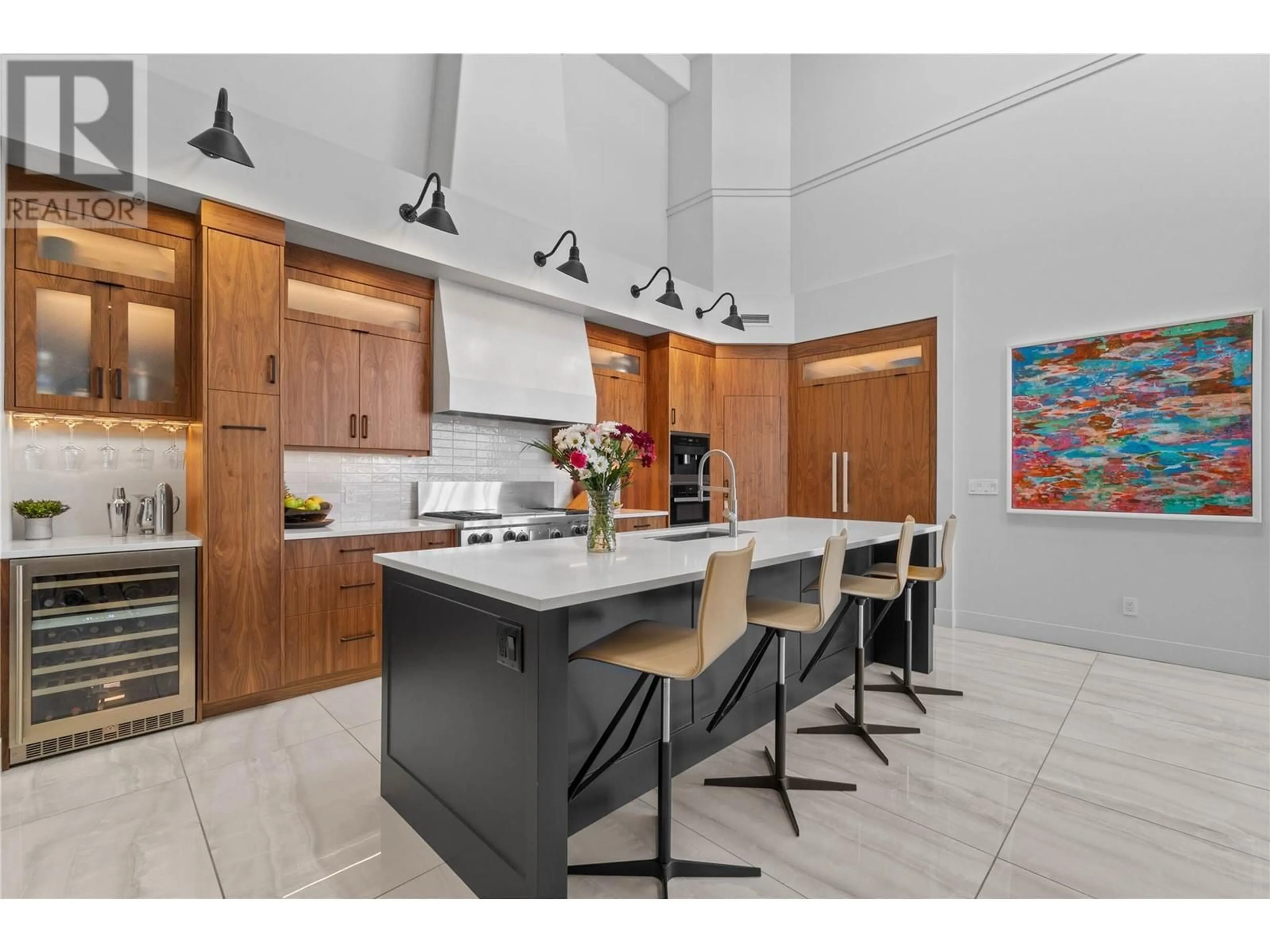 Contemporary kitchen, ceramic/tile floor for 701 - 250 MARINA WAY, Penticton British Columbia V2A1H4